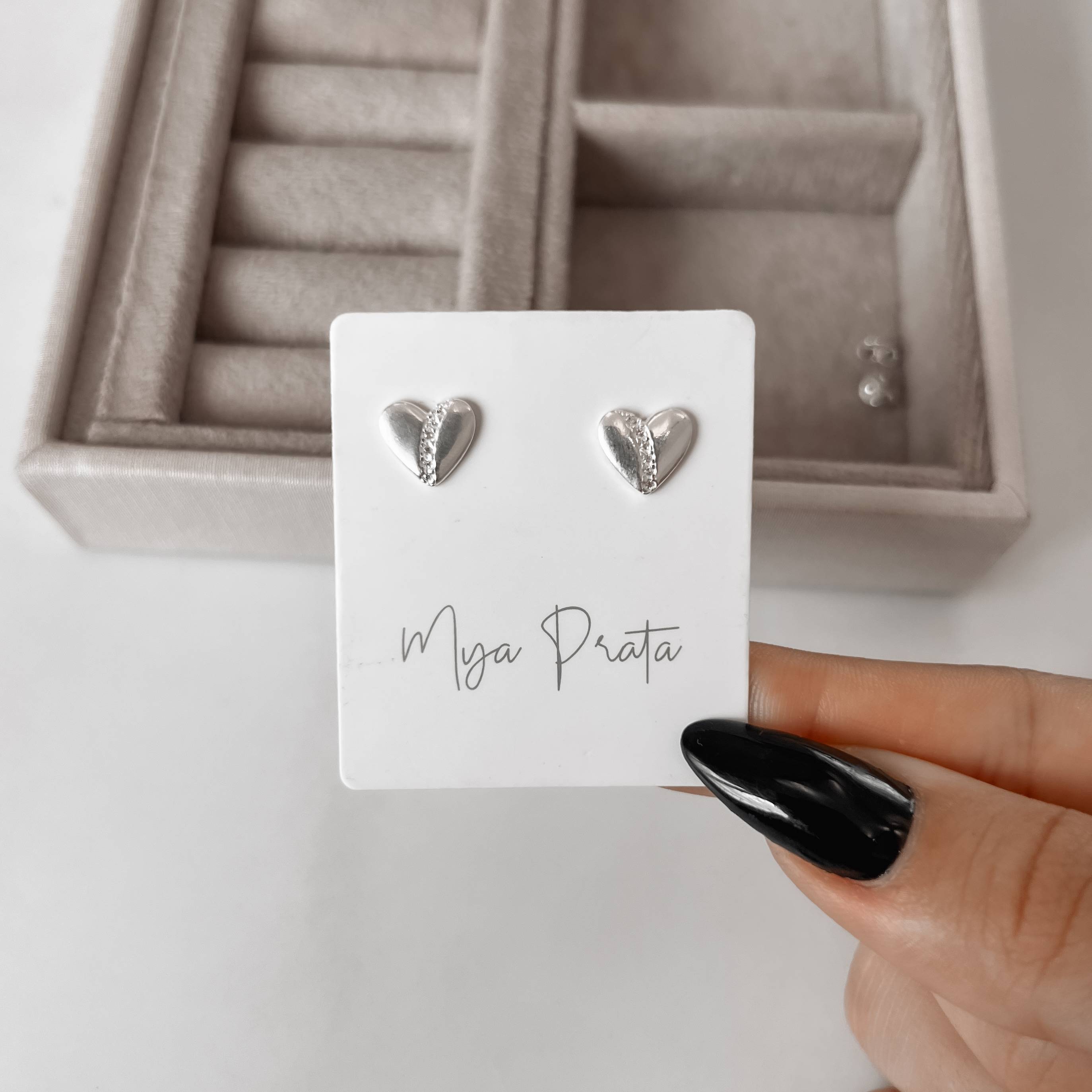 Imagem Secundária Brinco coração 8mm risco cravejado