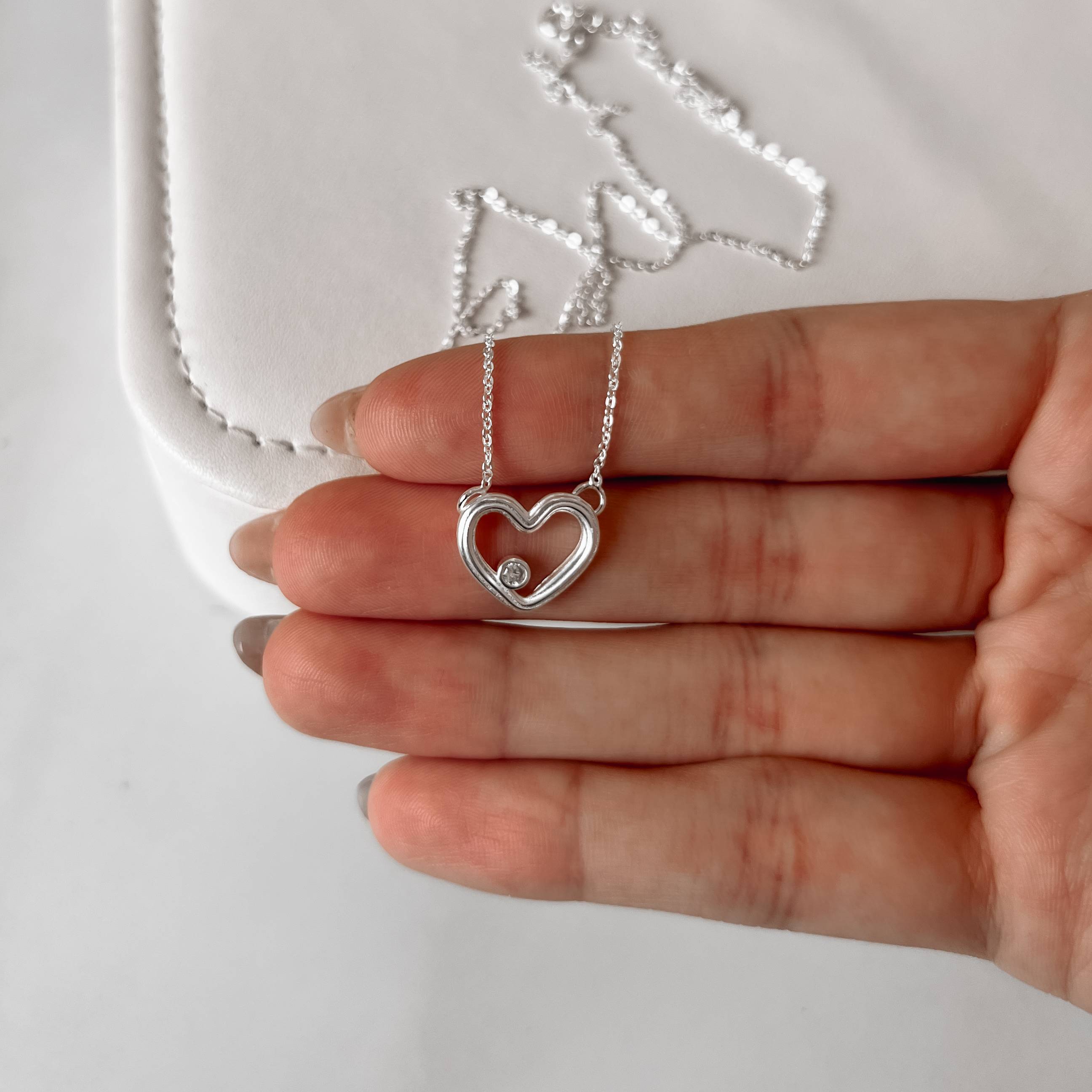 Imagem Colar coração vazado com zircônia 14mm corrente cadeado 40cm com alongadora