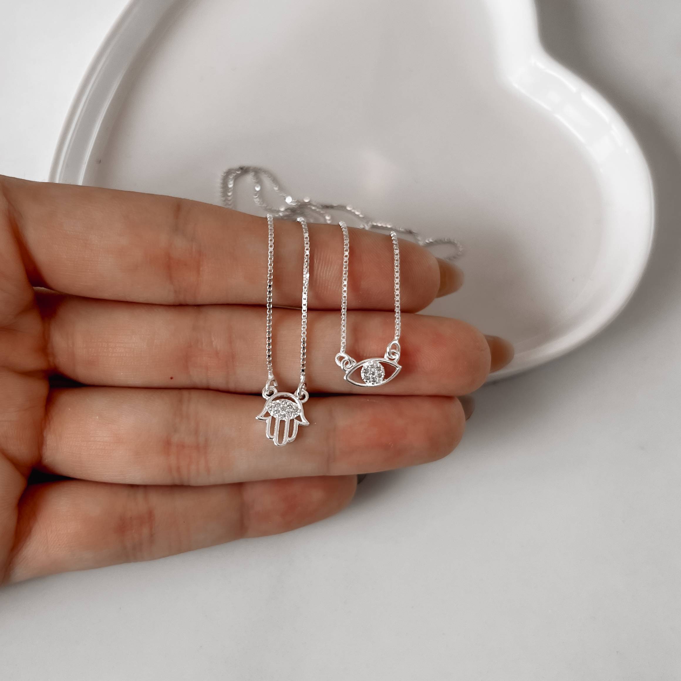 Imagem Secundária Escapulário mão e olho cravejados v15 60cm