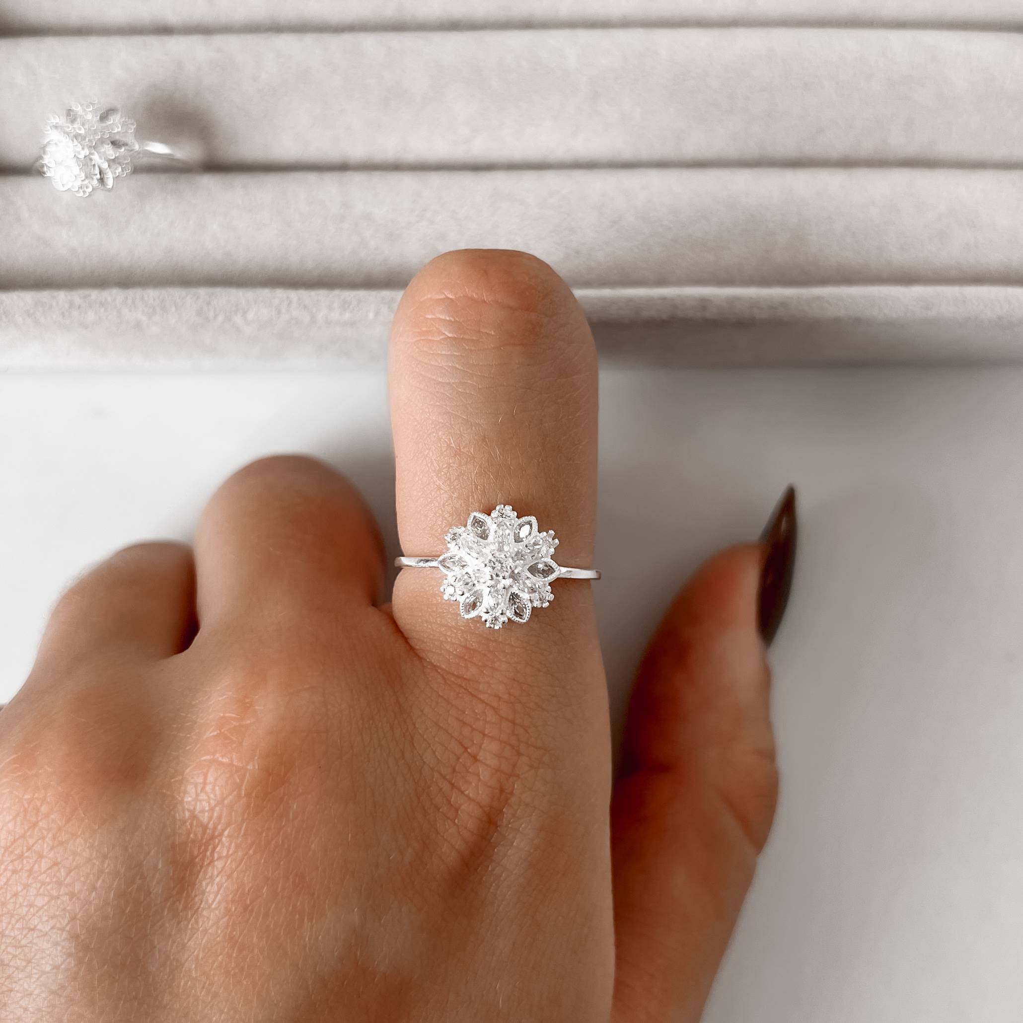 Imagem Secundária Anel flor cravejada 15mm