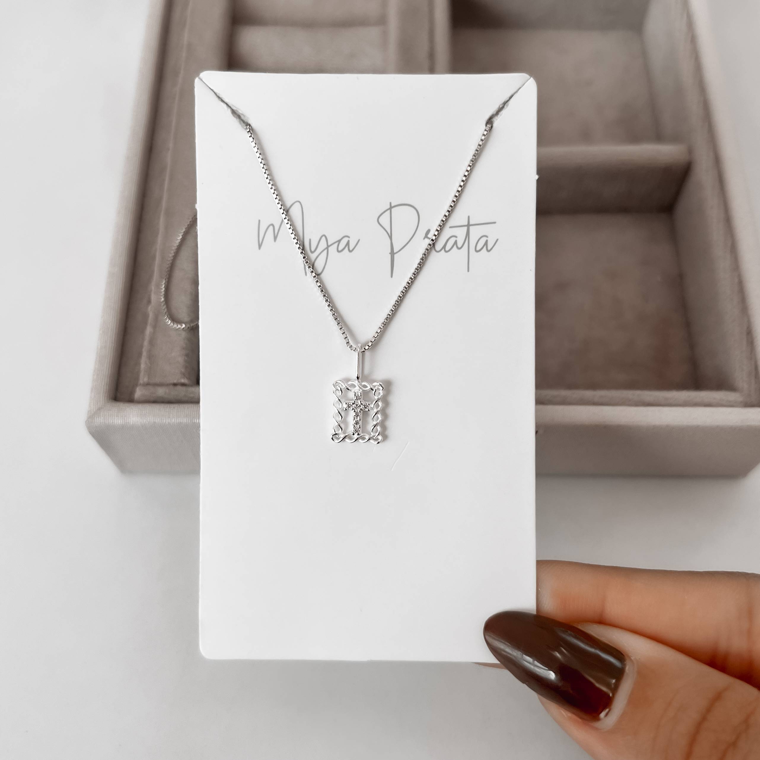 Imagem Colar pingente medalha cruz cravejada 13mm 45cm