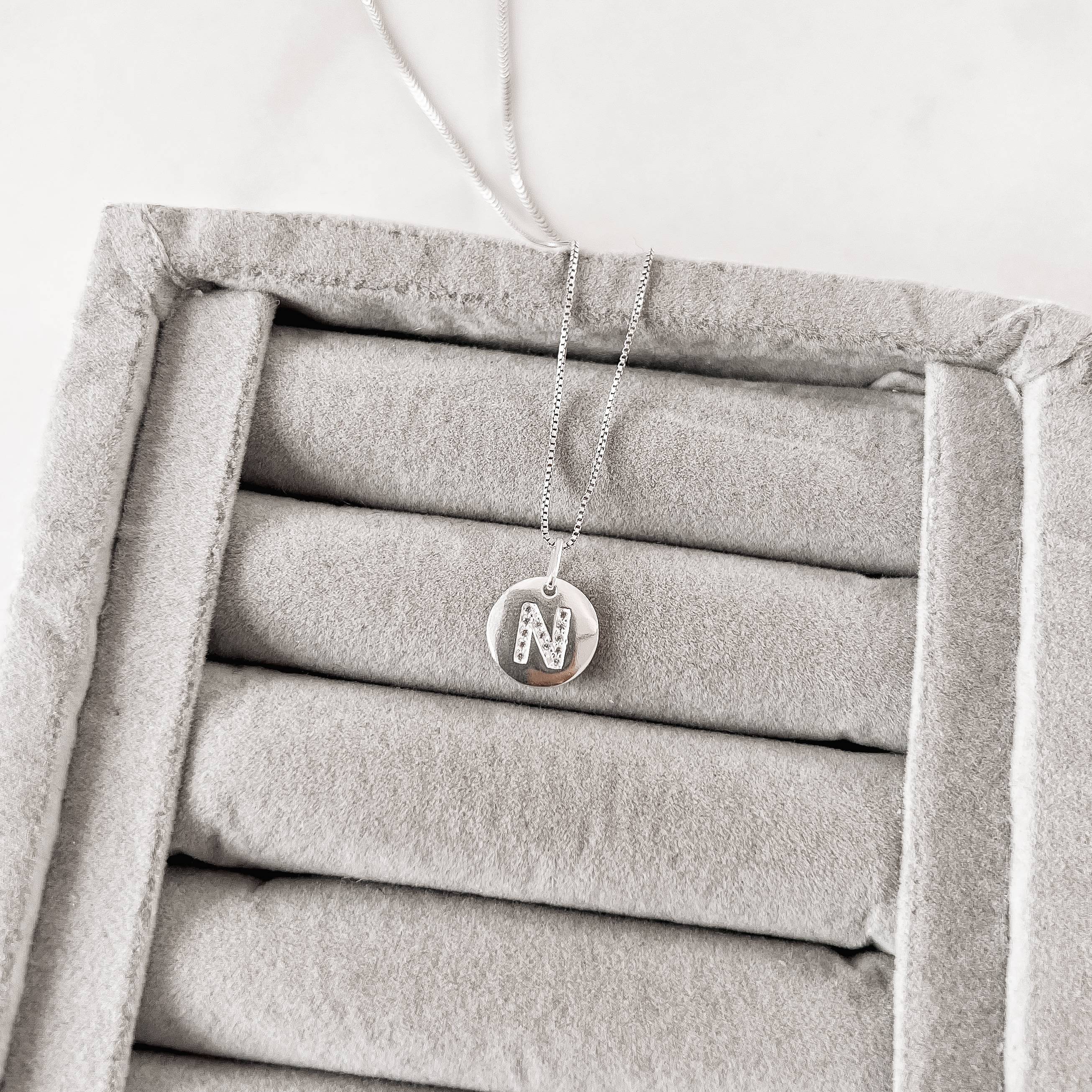 Imagem Secundária Colar pingente medalha letra N cravejada 15mm 45cm