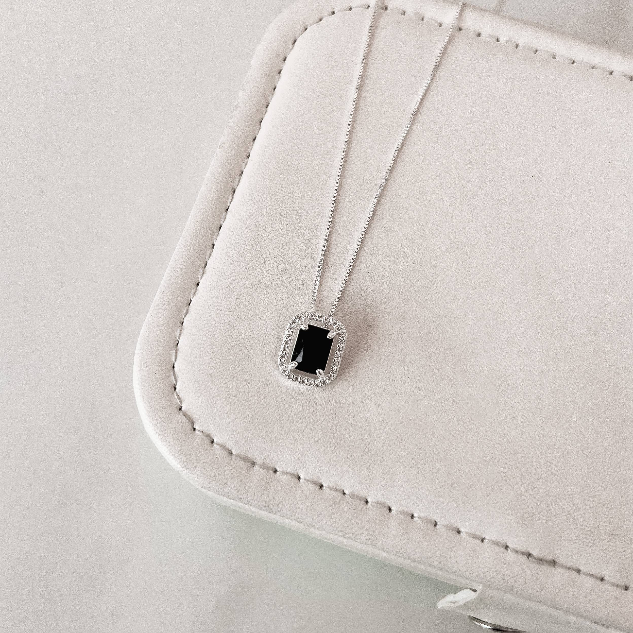 Imagem Secundária Colar zircônia retangular ônix com cravejado 13mm 45cm