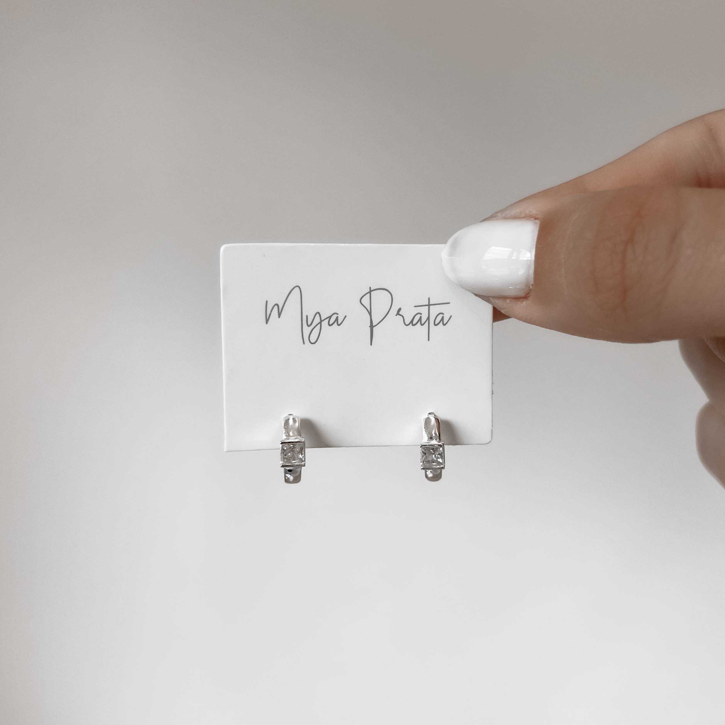 Imagem Secundária Argola click 11mm detalhe zircônia quadrada