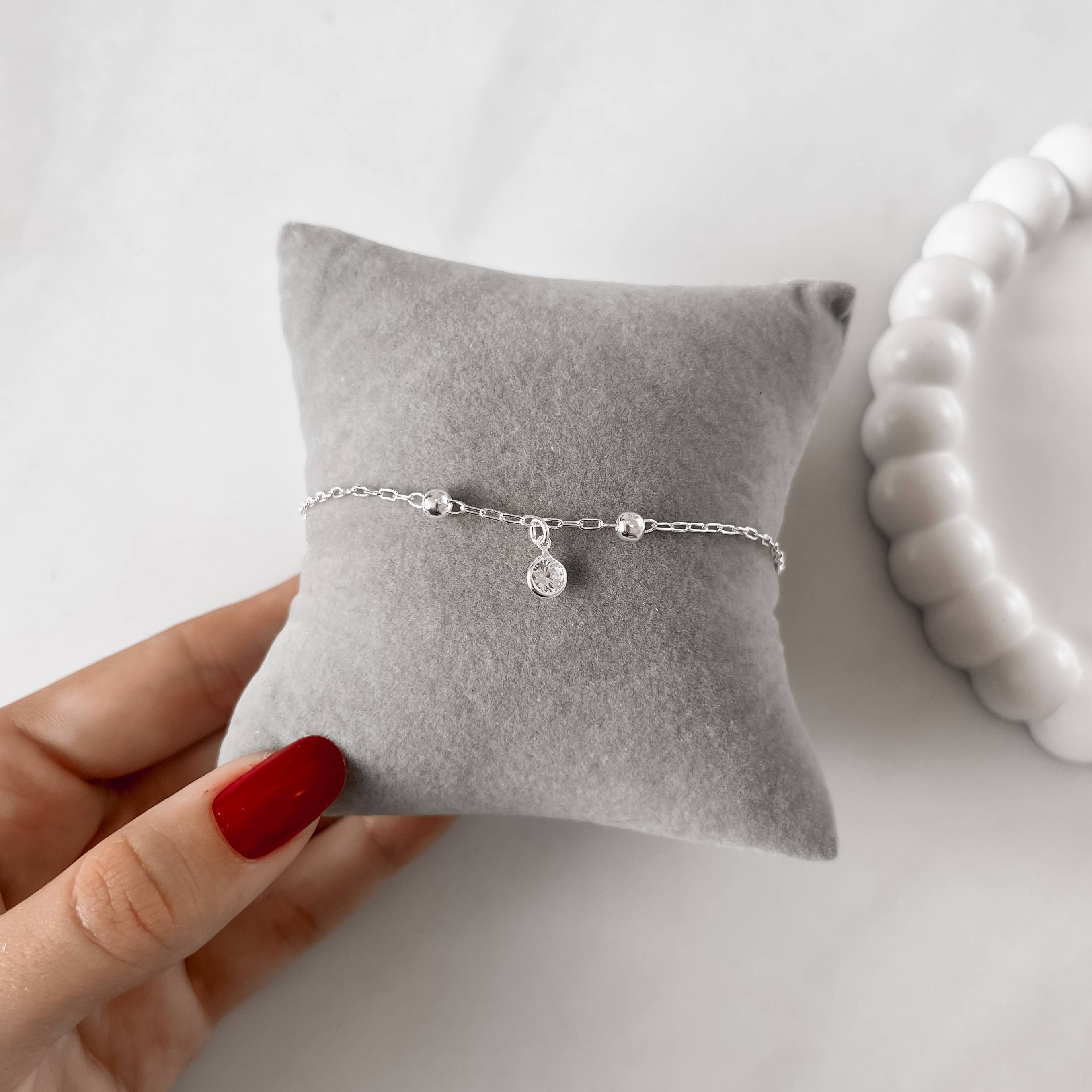 Pulseira infantil entremeio bolas 4mm e pingente zircônia 6mm