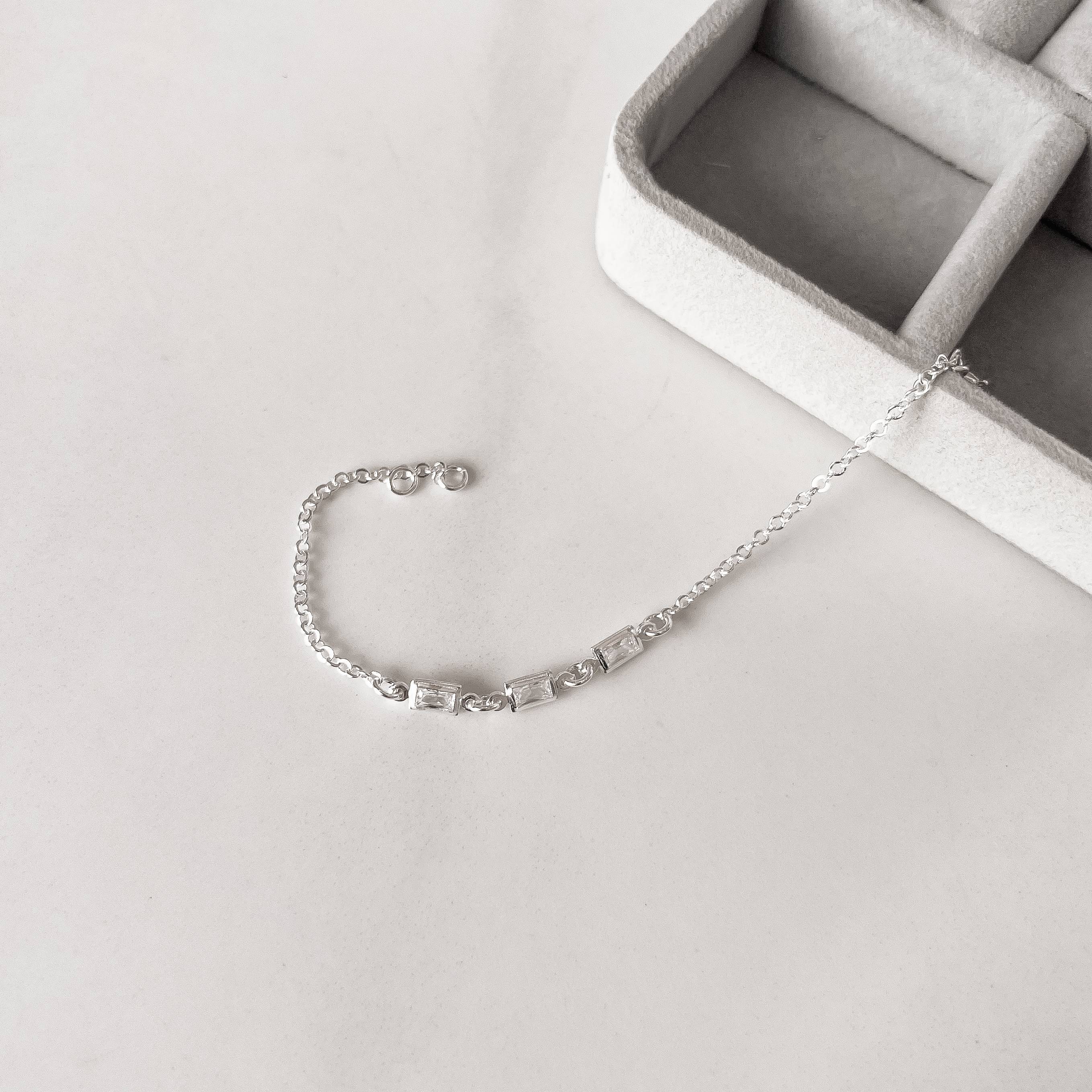 Pulseira infantil entremeio zircônias retangulares 6mm