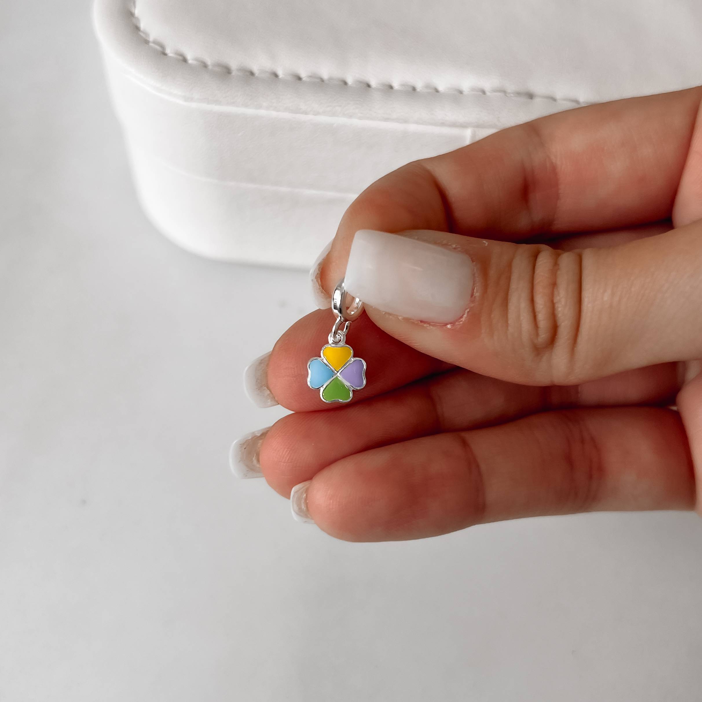 Imagem Secundária Berloque pingente trevo 10mm resina