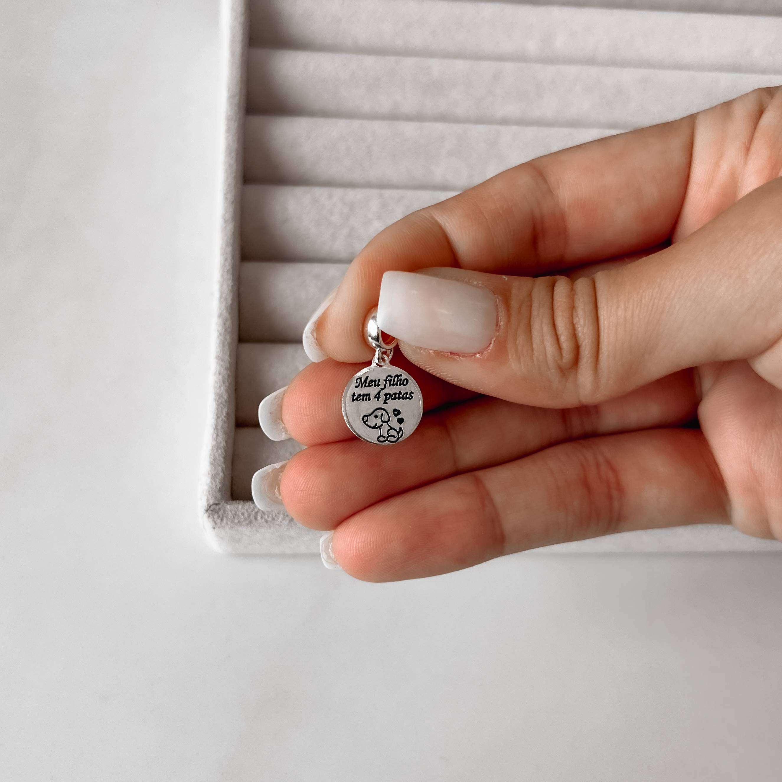 Imagem Secundária Berloque pingente medalha Meu filho tem 4 patas Cachorro resina 12mm