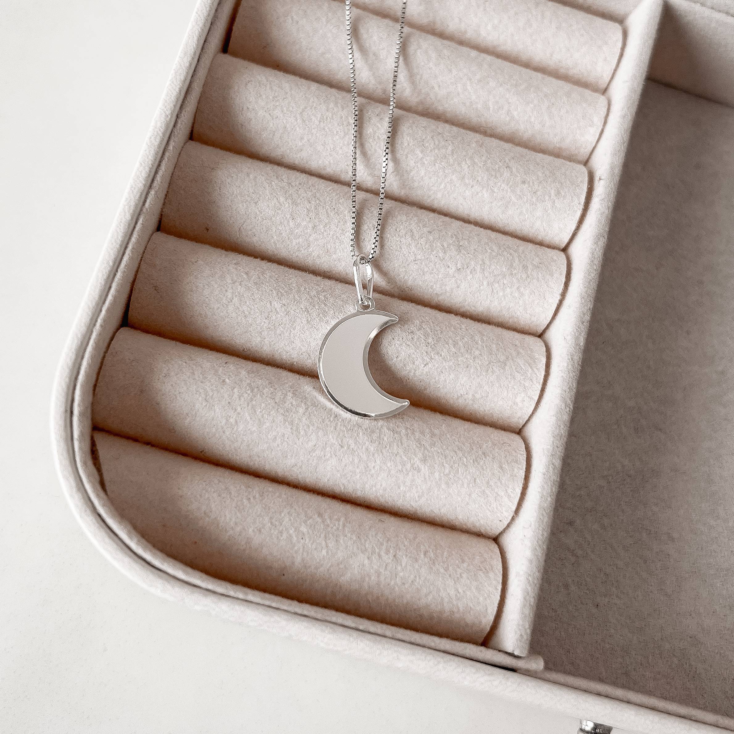 Imagem Colar pingente lua 12mm 45cm