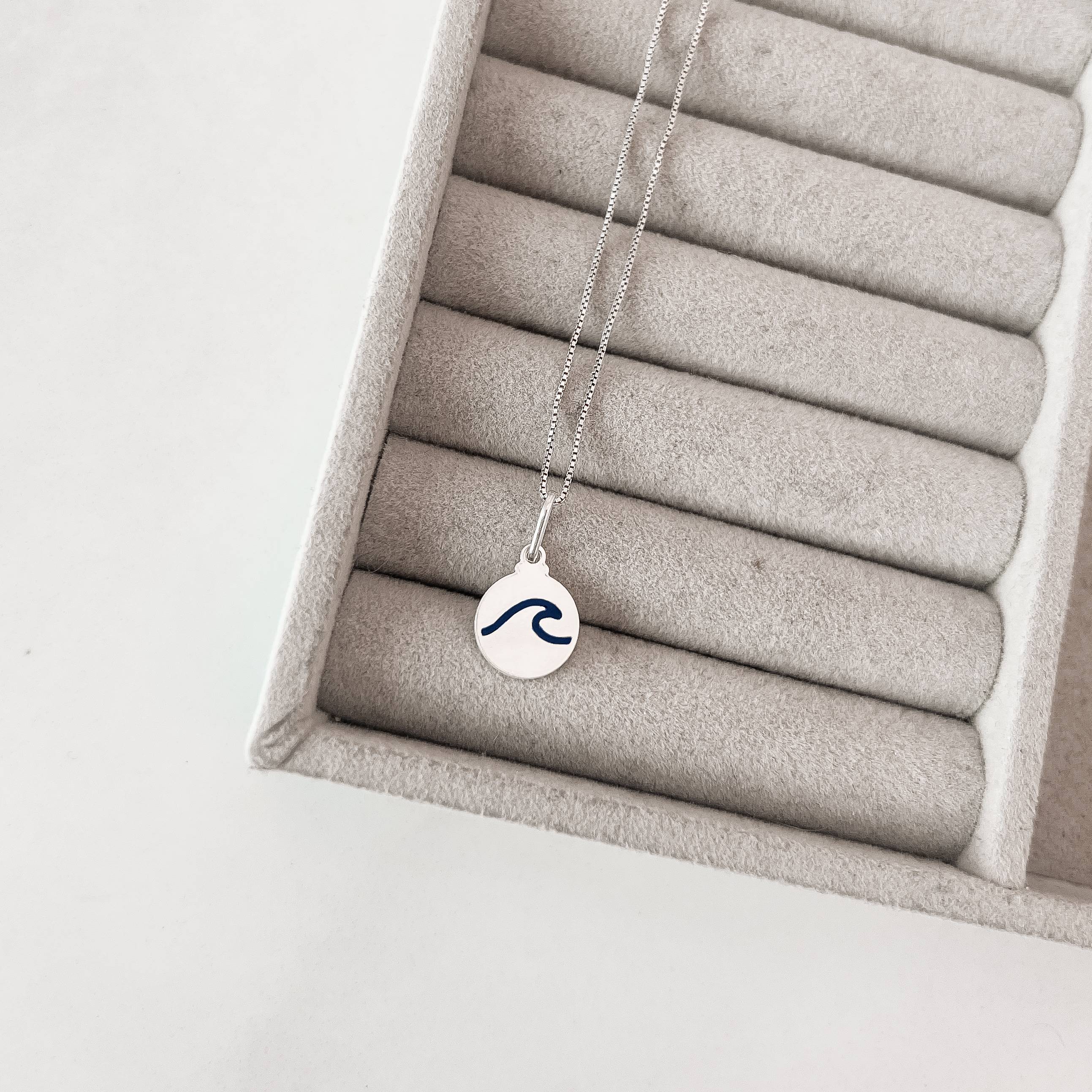 Colar pingente medalha dupla face sol, mar, sal e onda 11mm 45cm