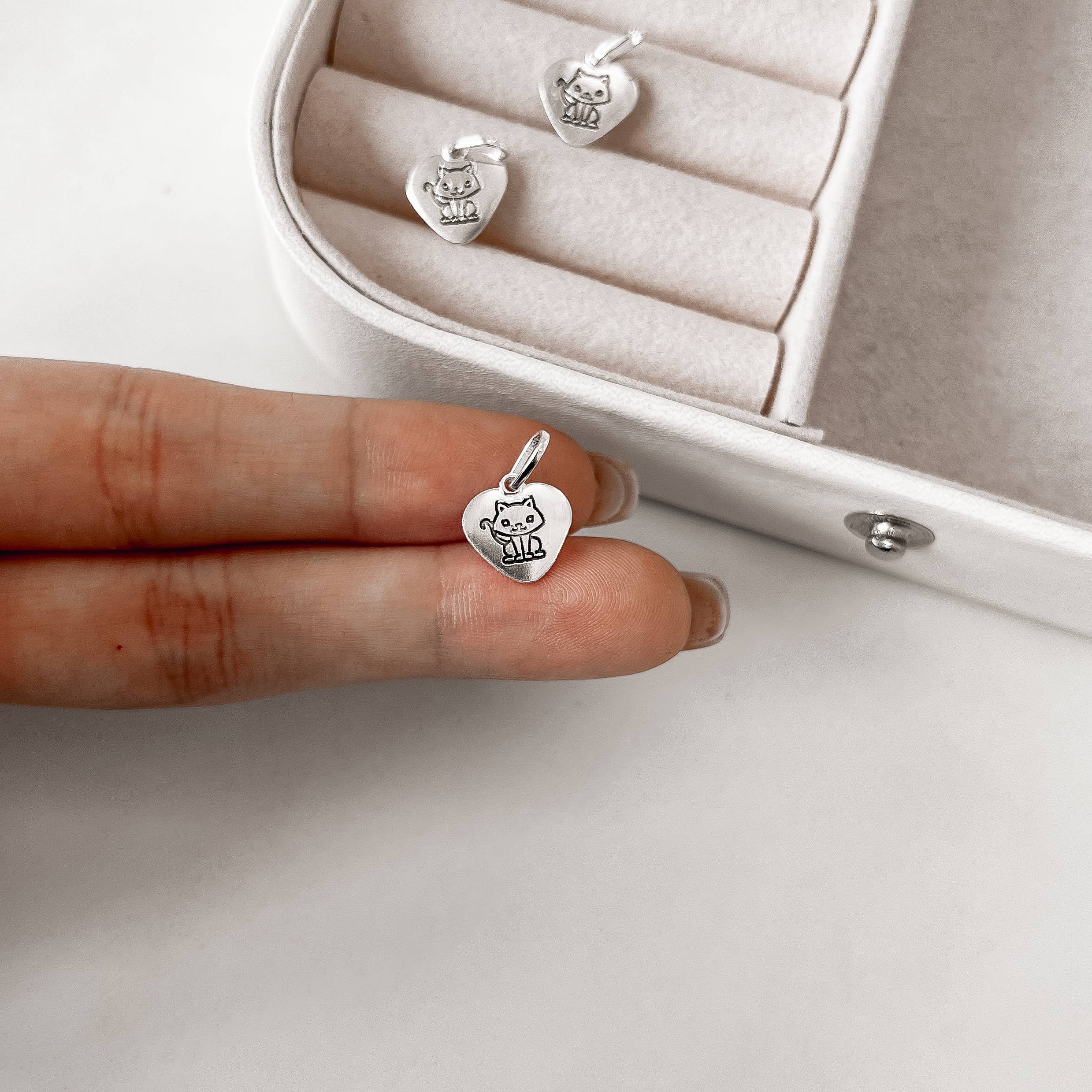 Imagem Secundária Pingente coração gato resina 11mm