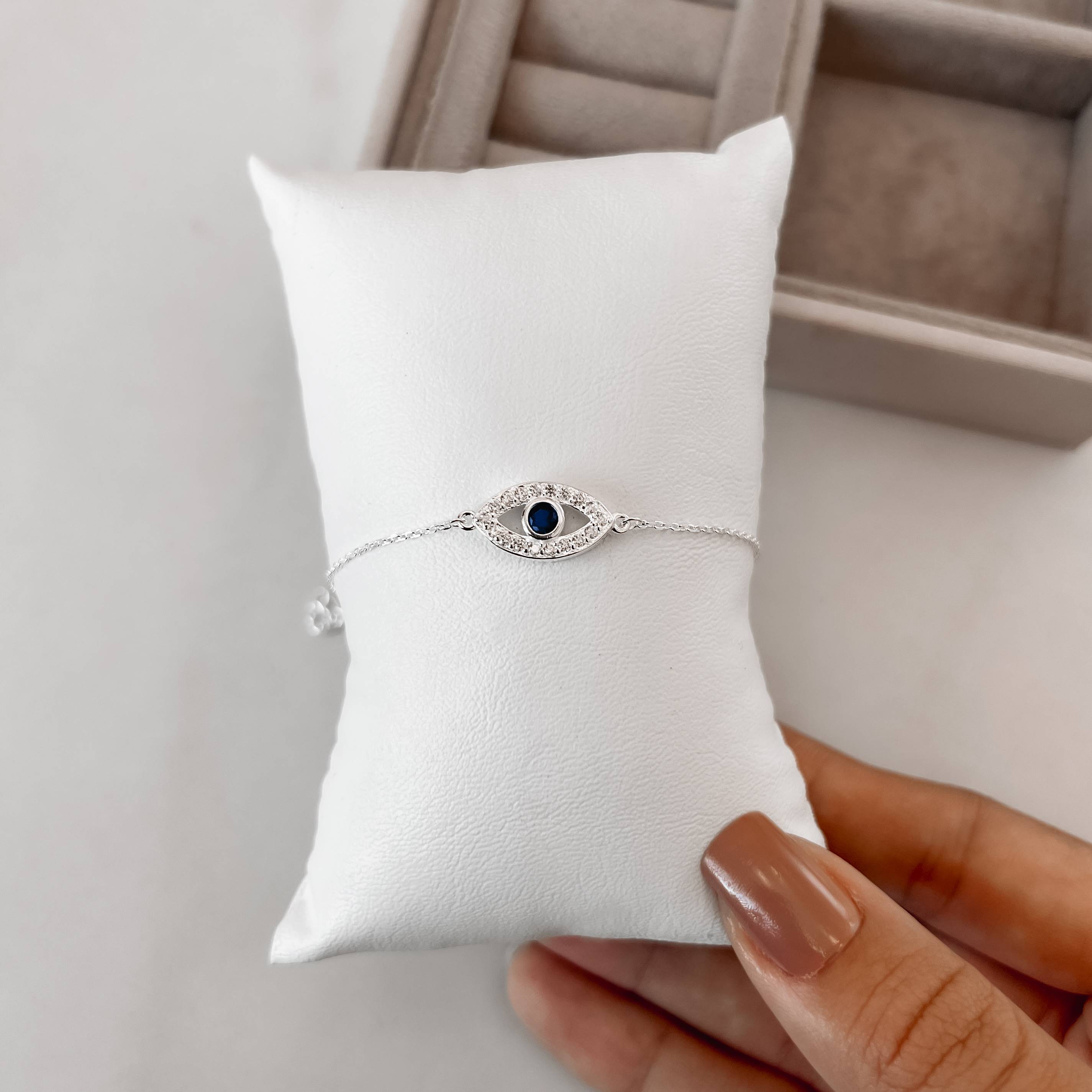 Imagem Secundária Pulseira entremeio olho grego cravejado detalhe zircônia azul 16mm