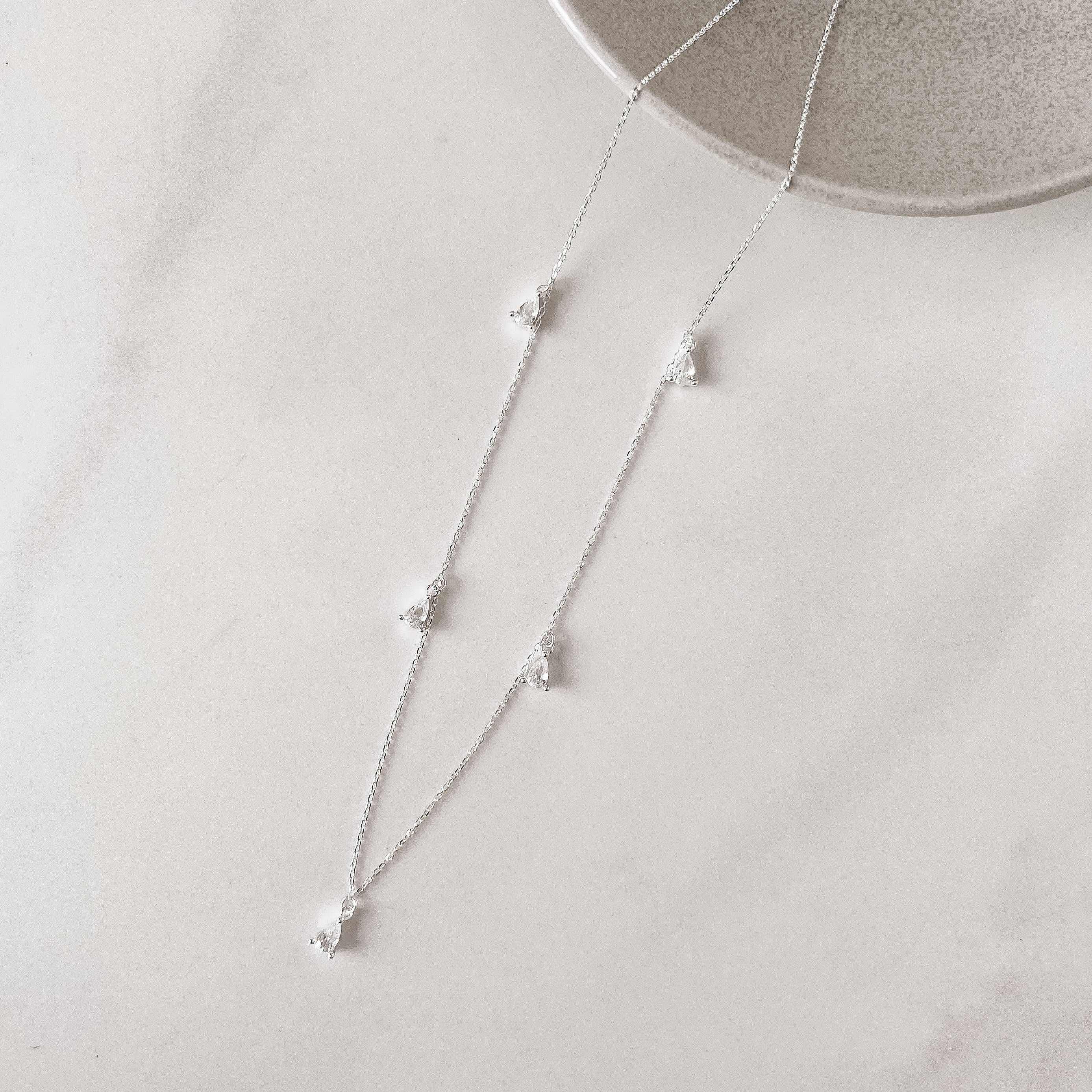 Imagem Colar pingentes zircônias gota 6mm corrente cartier 40+5cm