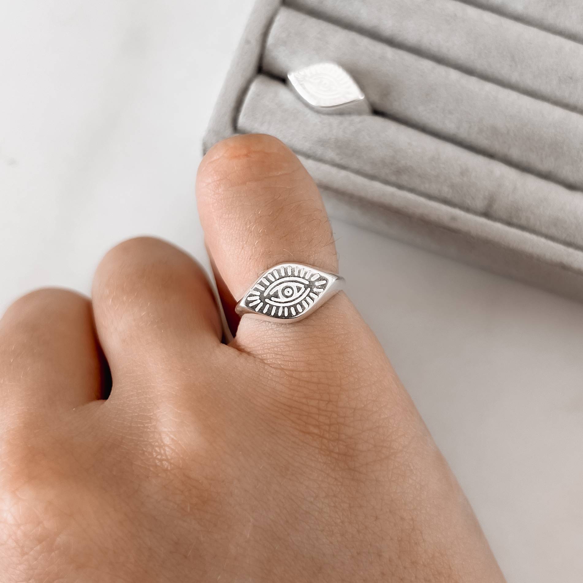 Anel olho grego navete desenhado dedinho