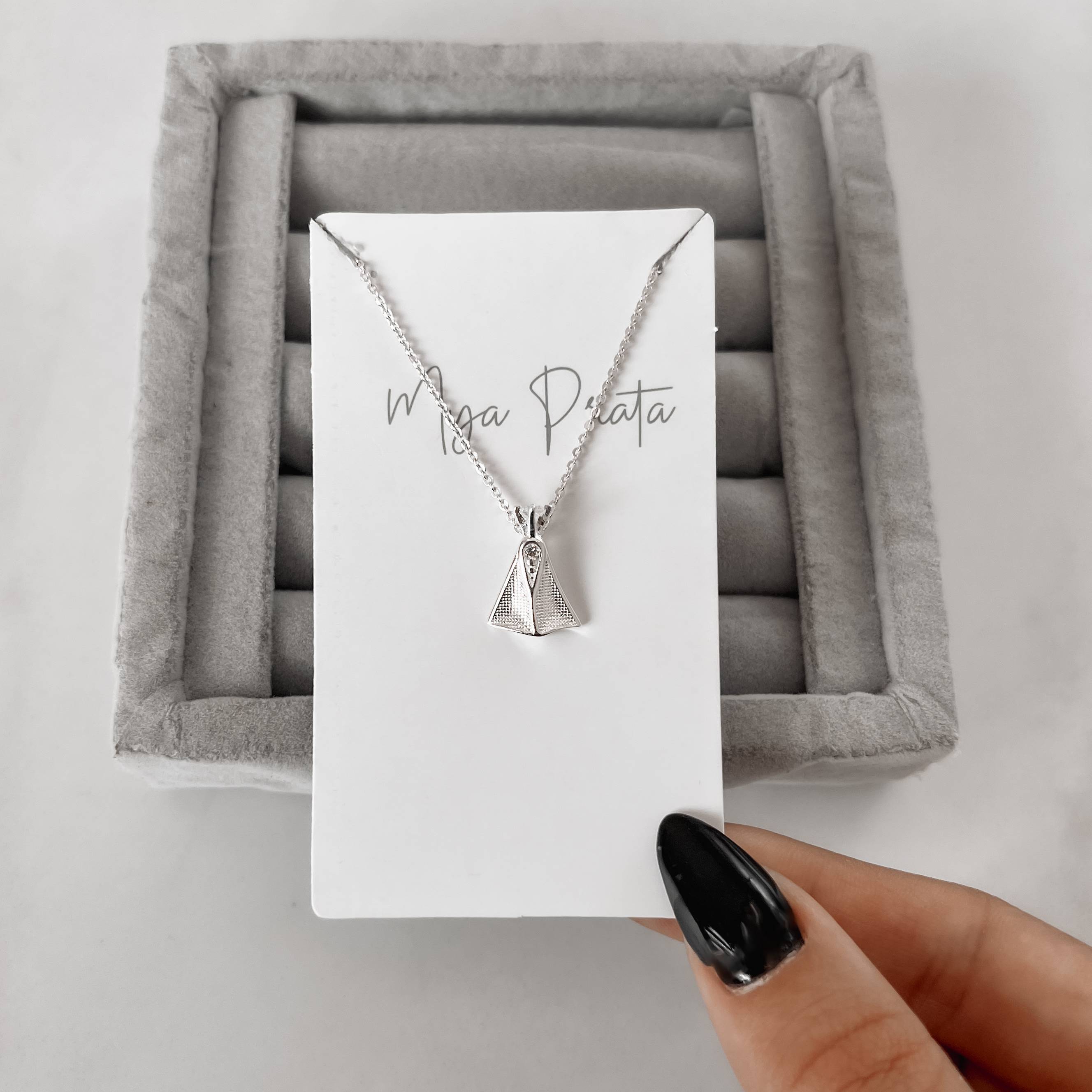 Colar Nsa. Sra. Aparecida detalhe zircônias 17mm corrente cadeadinho 45cm