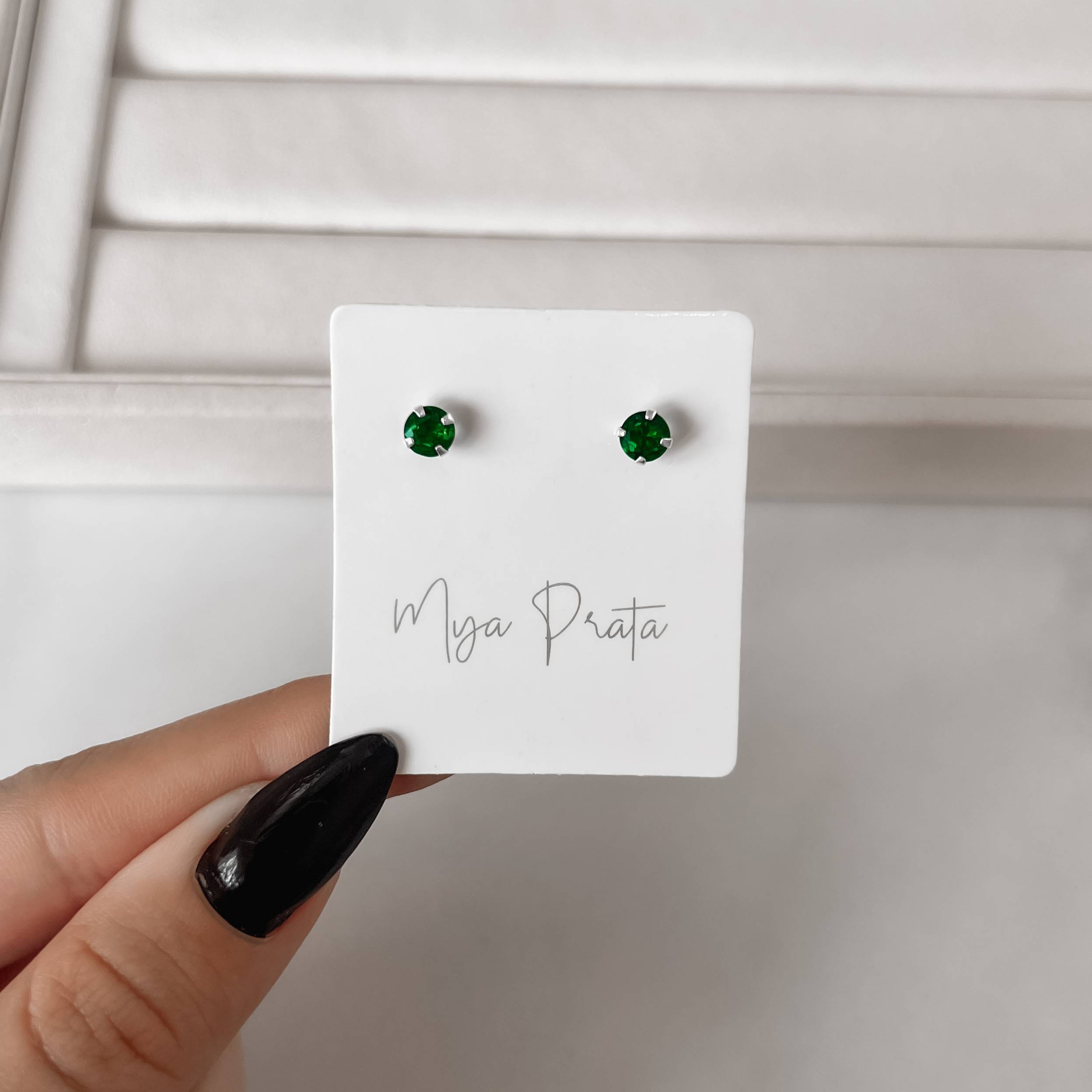 Brinco zircônia redonda esmeralda 5mm