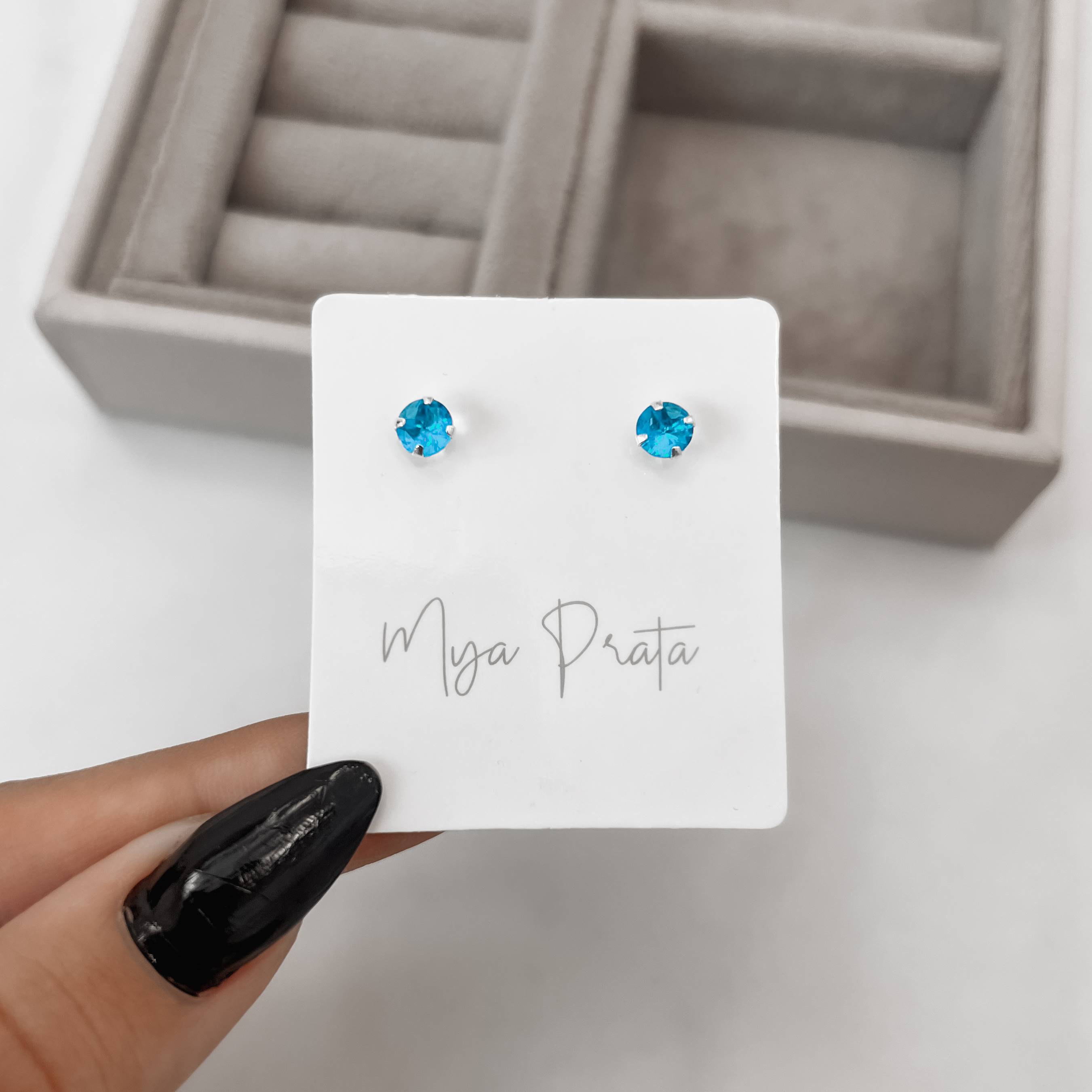 Brinco zircônia redonda azul 5mm