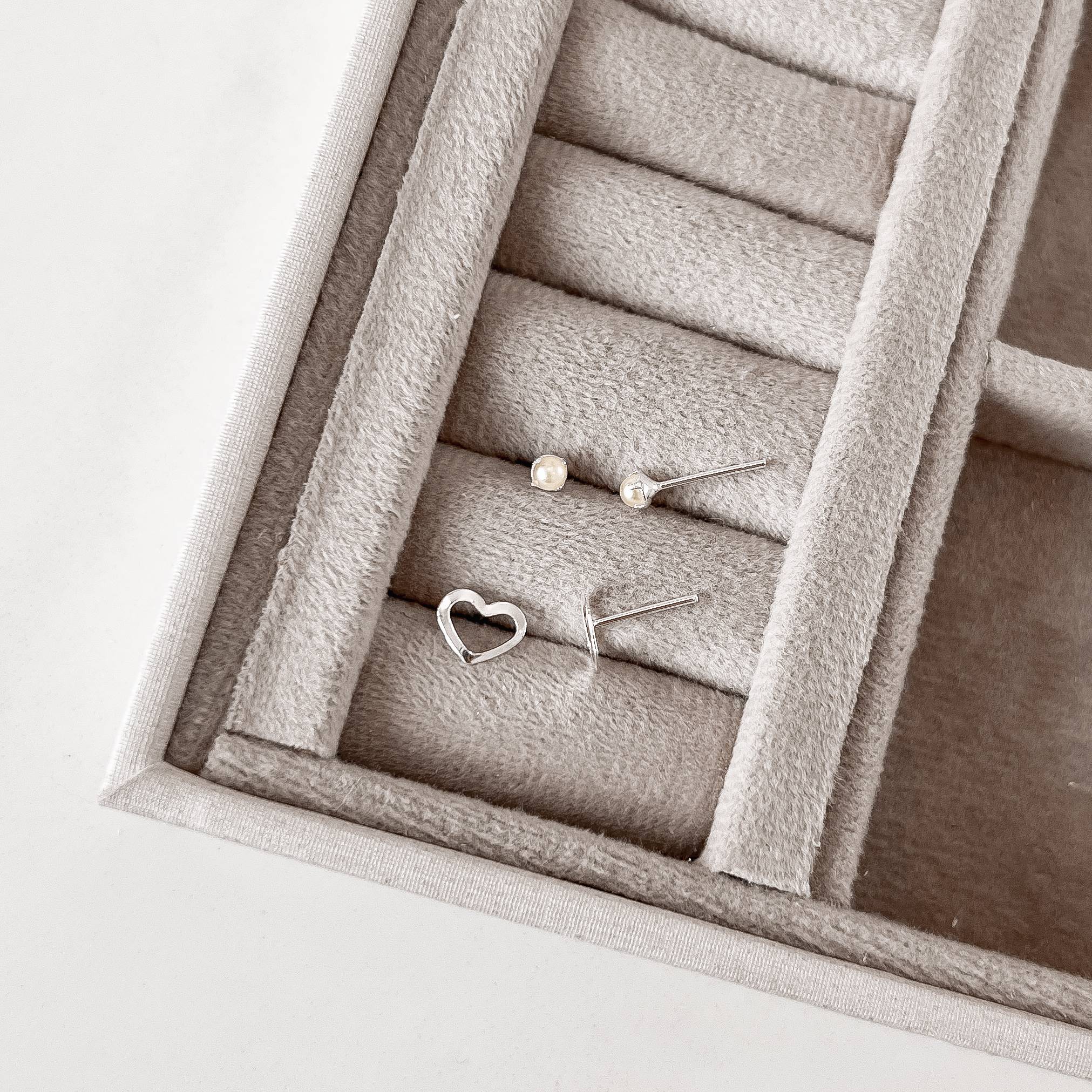 Imagem Dupla pérola 3mm e coração vazado 8mm