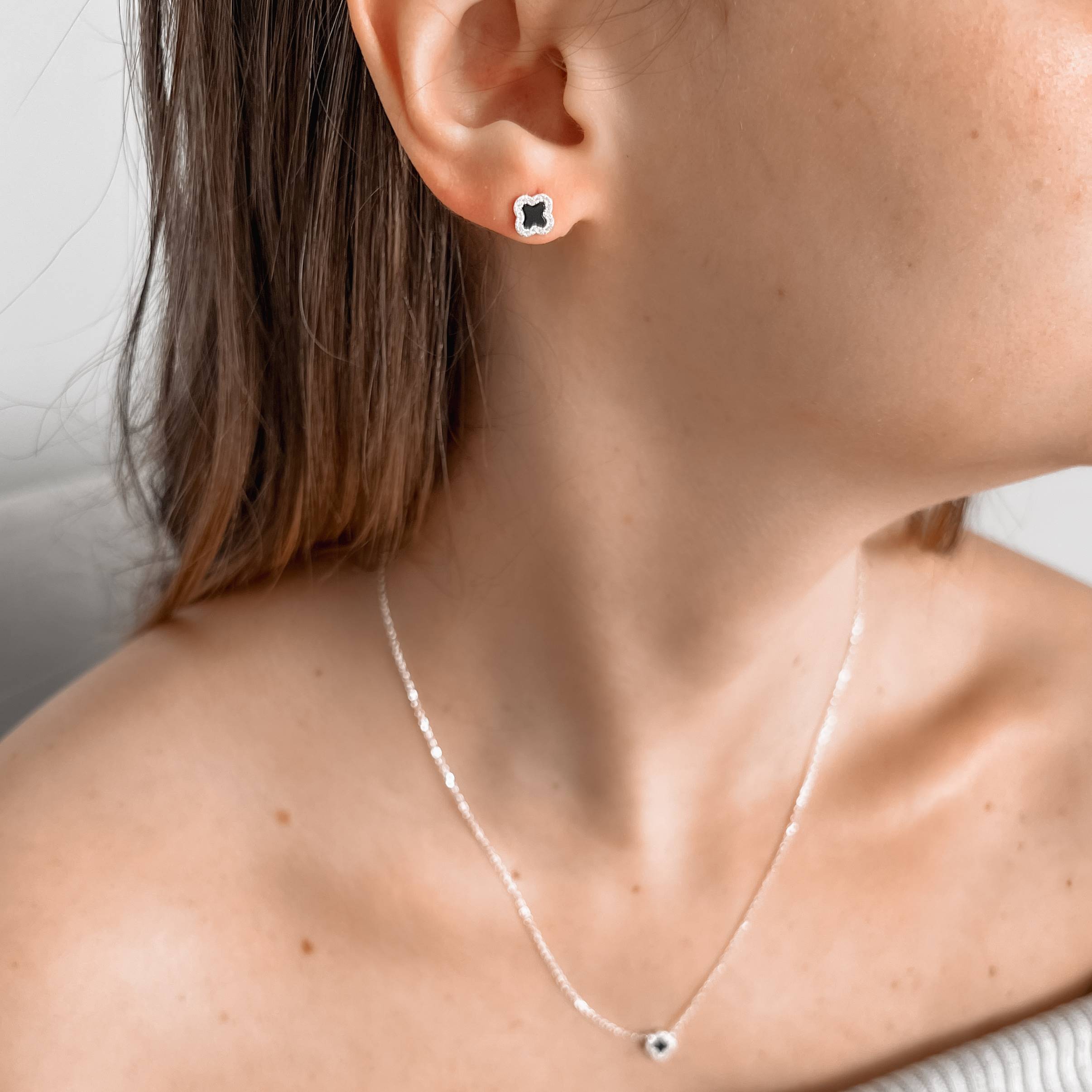 Imagem Secundária Conjunto brinco e colar trevo ônix com cravejado 7mm 40cm com extensor