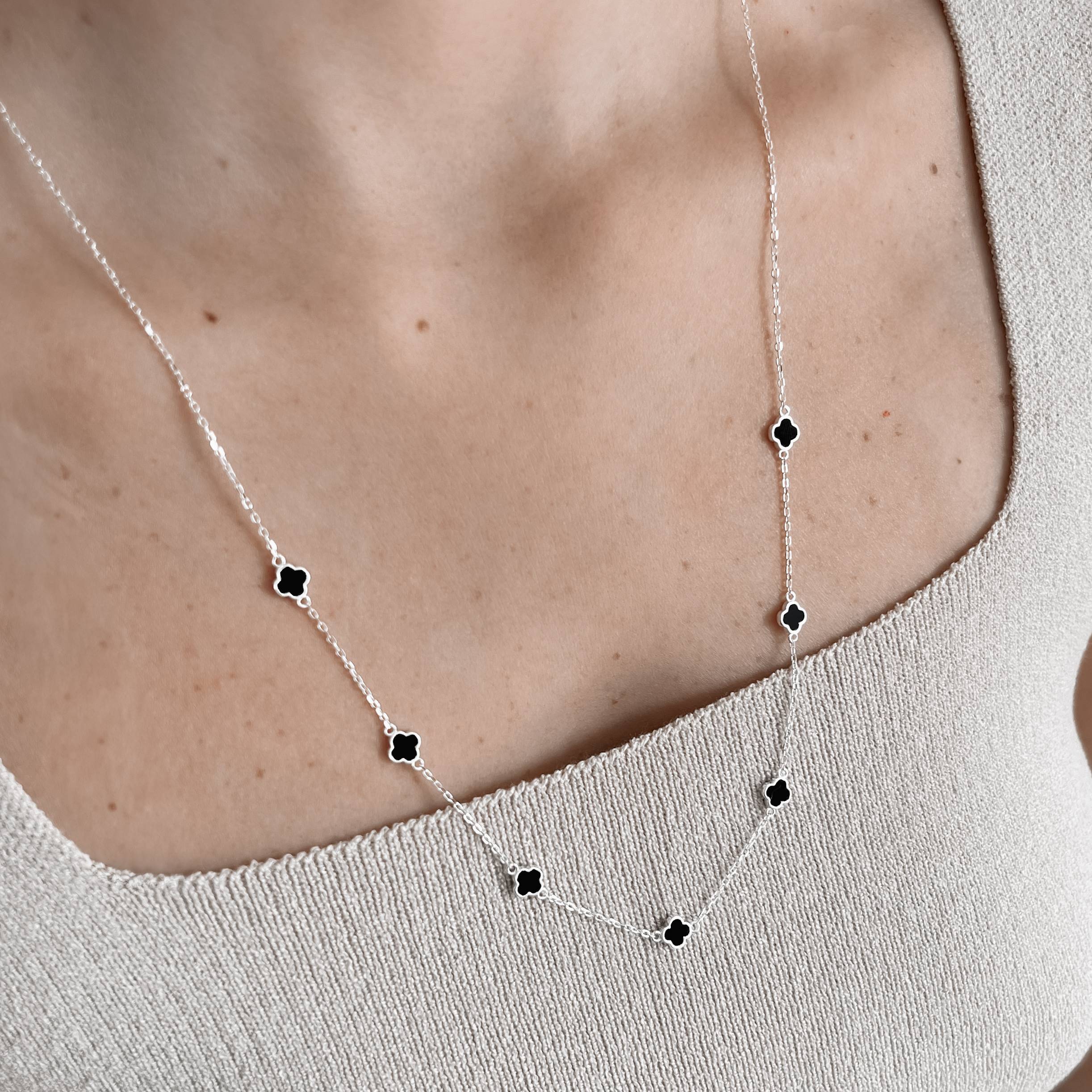 Imagem Secundária Colar entremeio trevos pedra ônix 6mm corrente cadeado 60+5cm