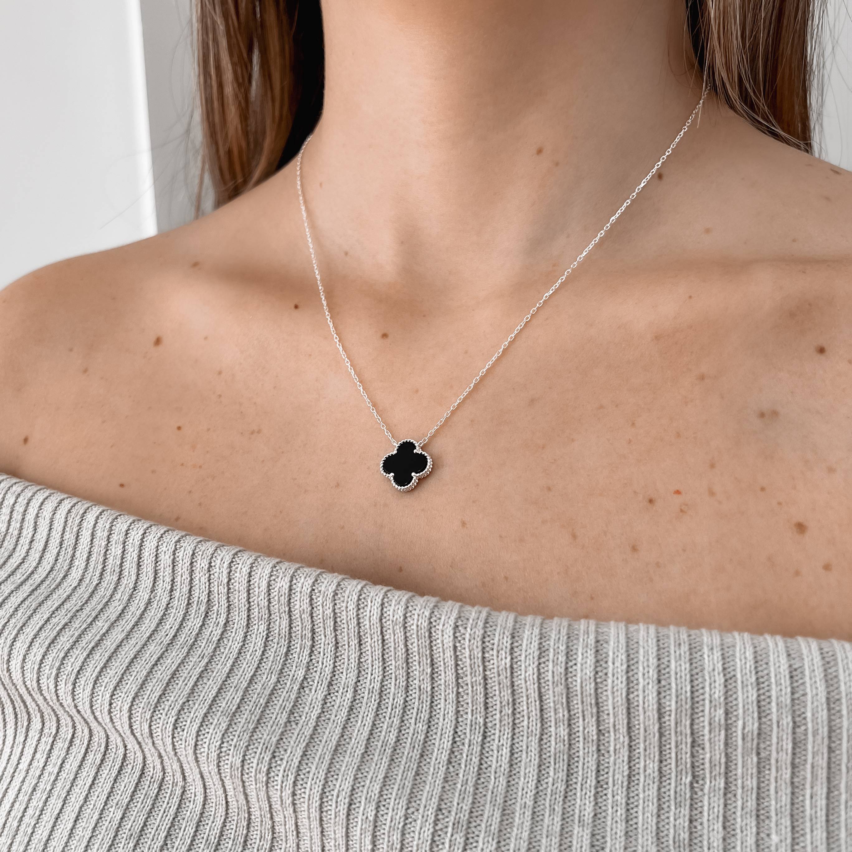 Imagem Secundária Colar trevo pedra ônix com bolinhas 14mm corrente cadeado 45+5cm