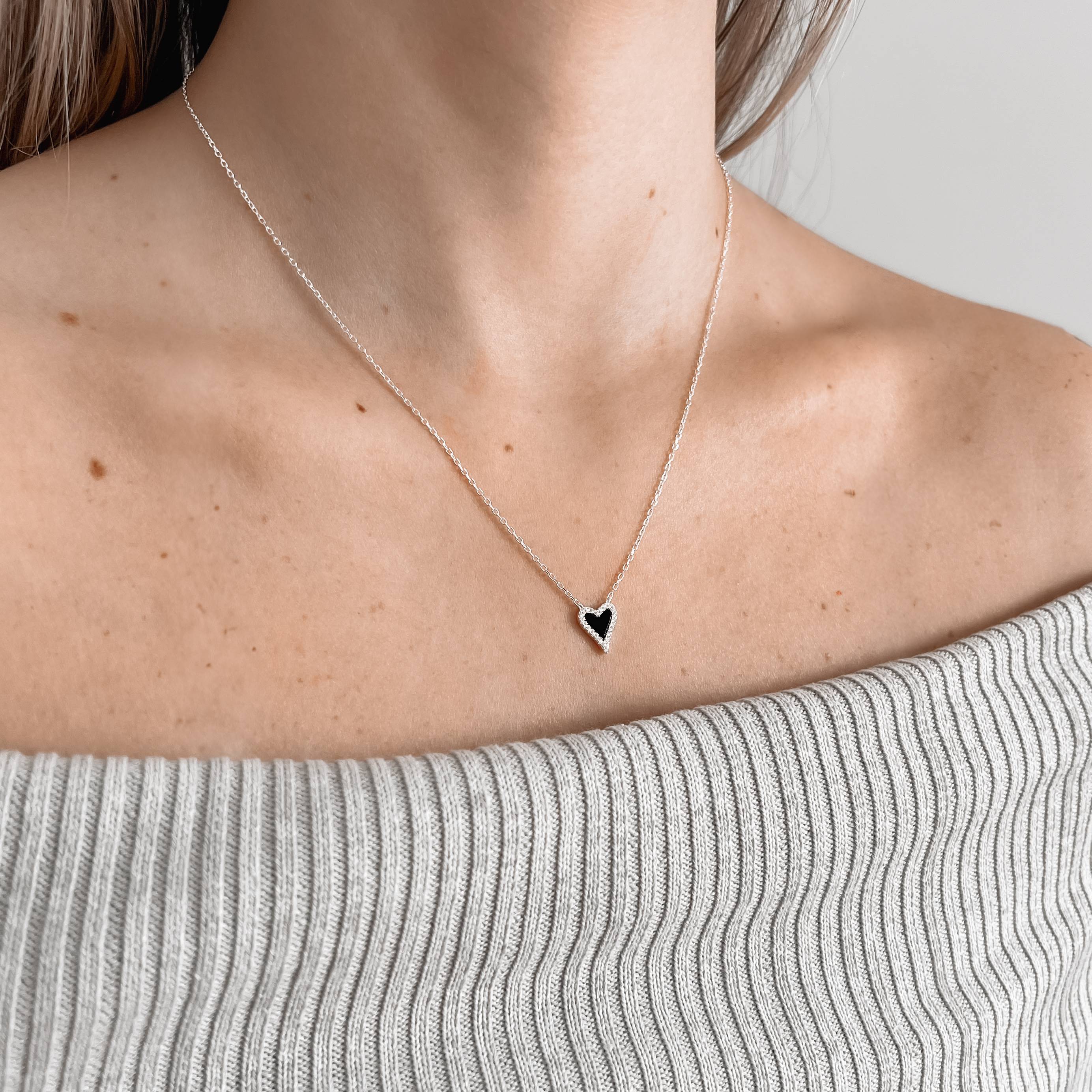 Imagem Secundária Colar coração pedra ônix com cravejado 11mm corrente cadeado 45+5cm