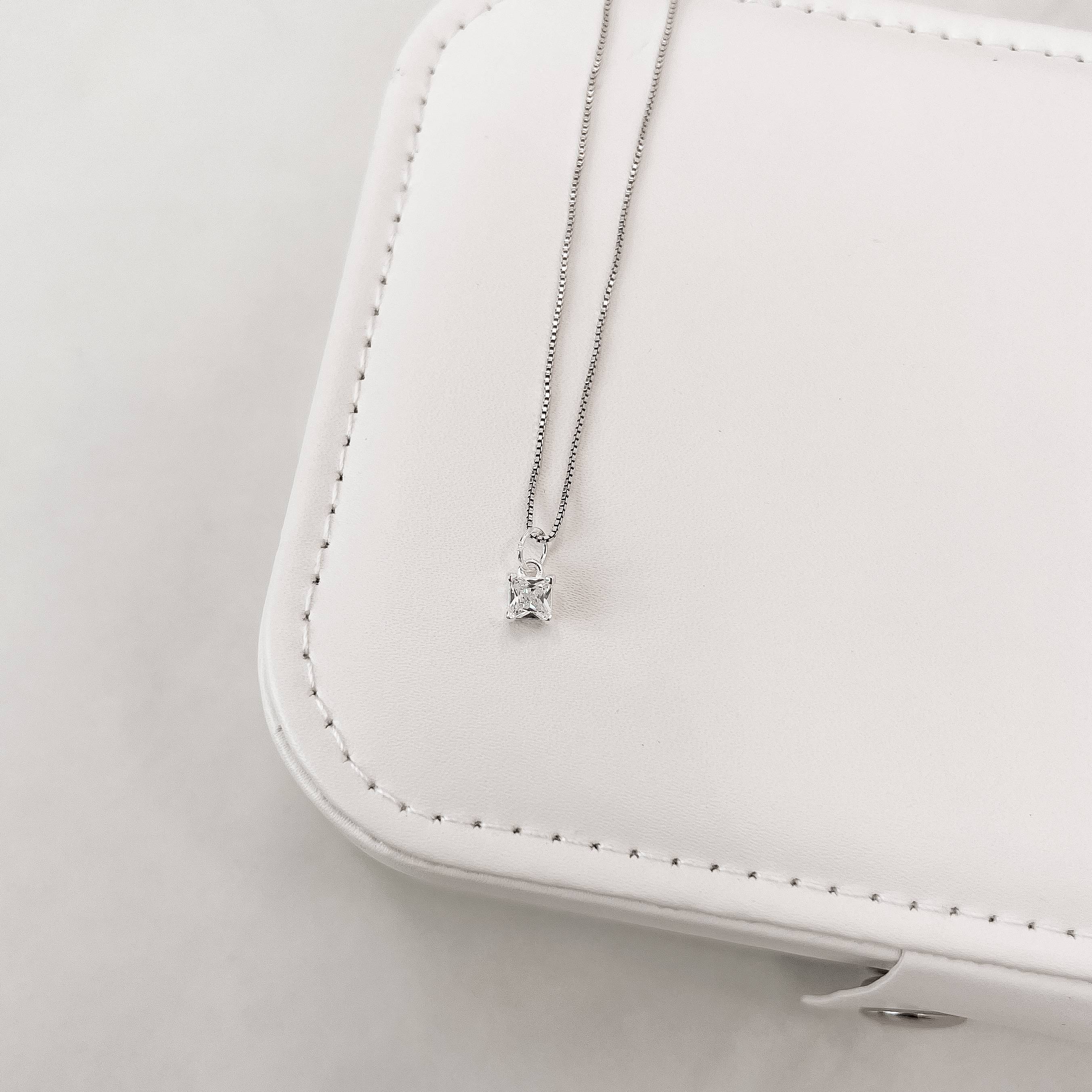 Imagem Colar pingente zircônia quadrada caixa alta 4mm 40cm