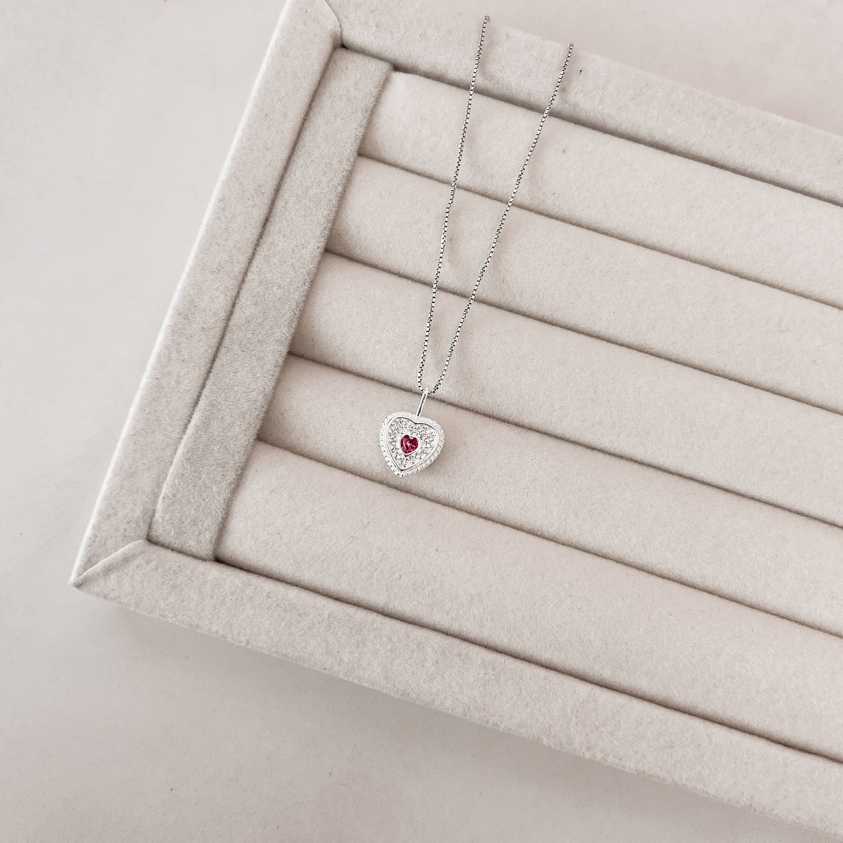 Imagem Colar pingente coração cravejado detalhe zircônia coração rosa 11mm 45cm