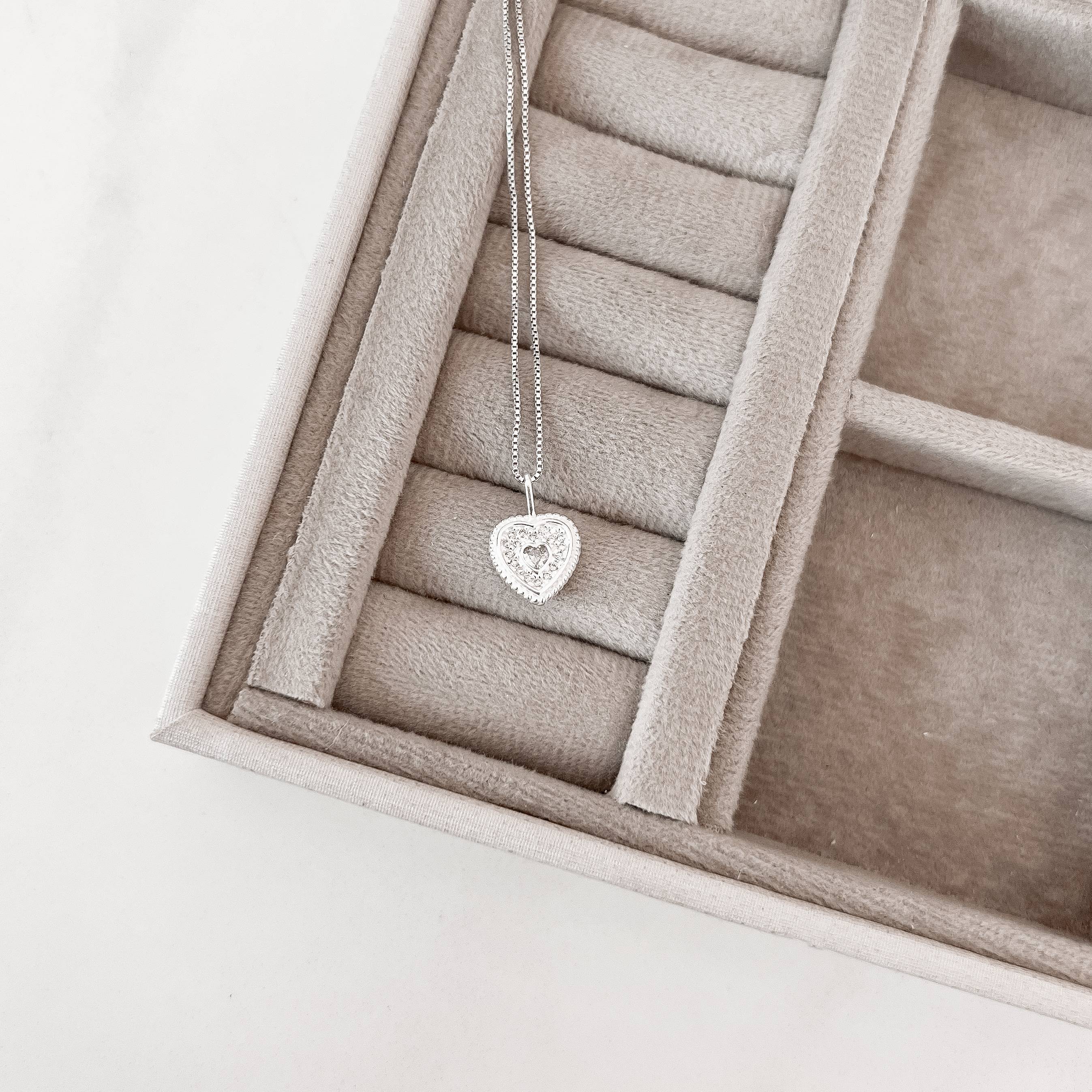 Imagem Secundária Colar pingente coração cravejado detalhe zircônia coração 11mm 45cm