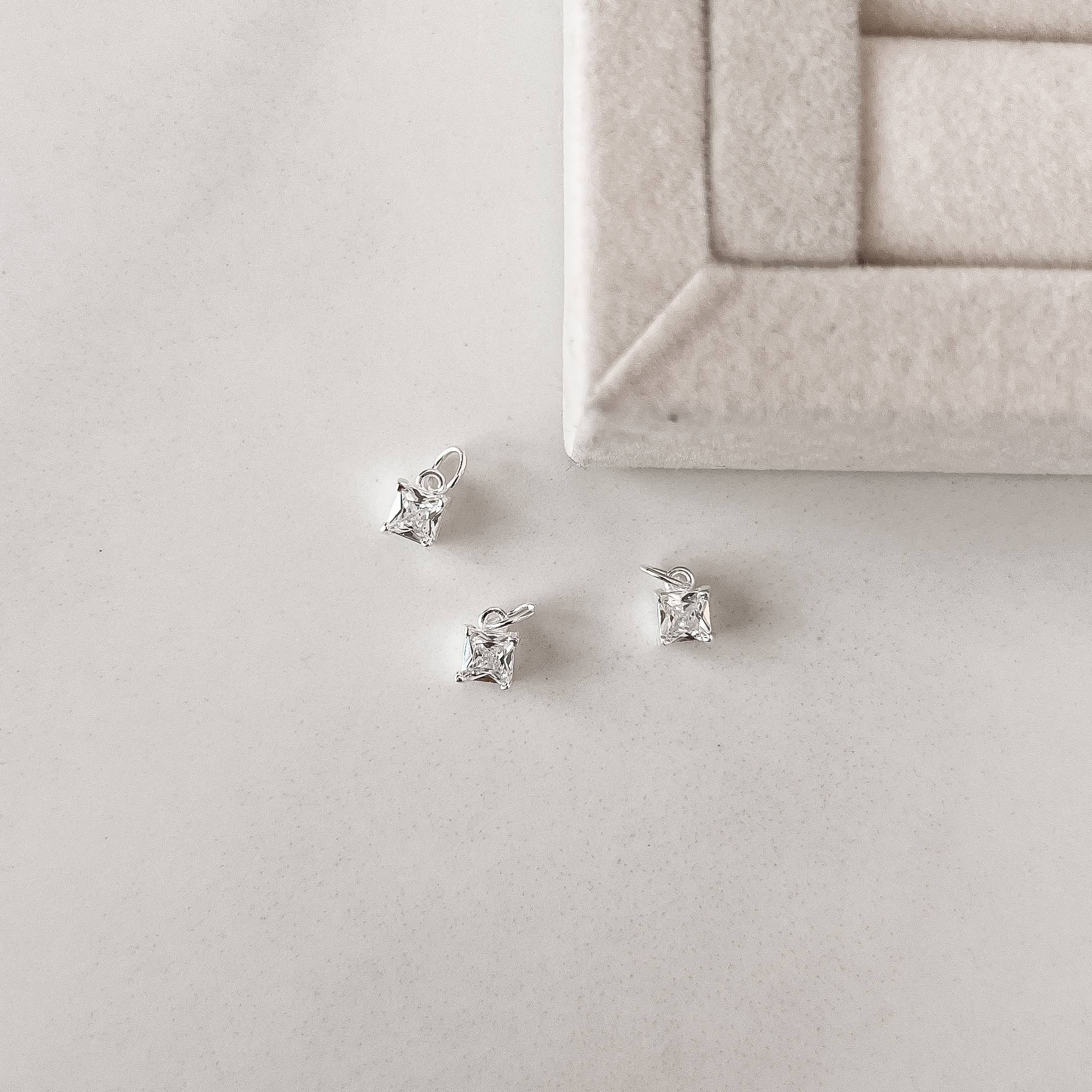 Pingente zircônia quadrada caixa alta 4mm