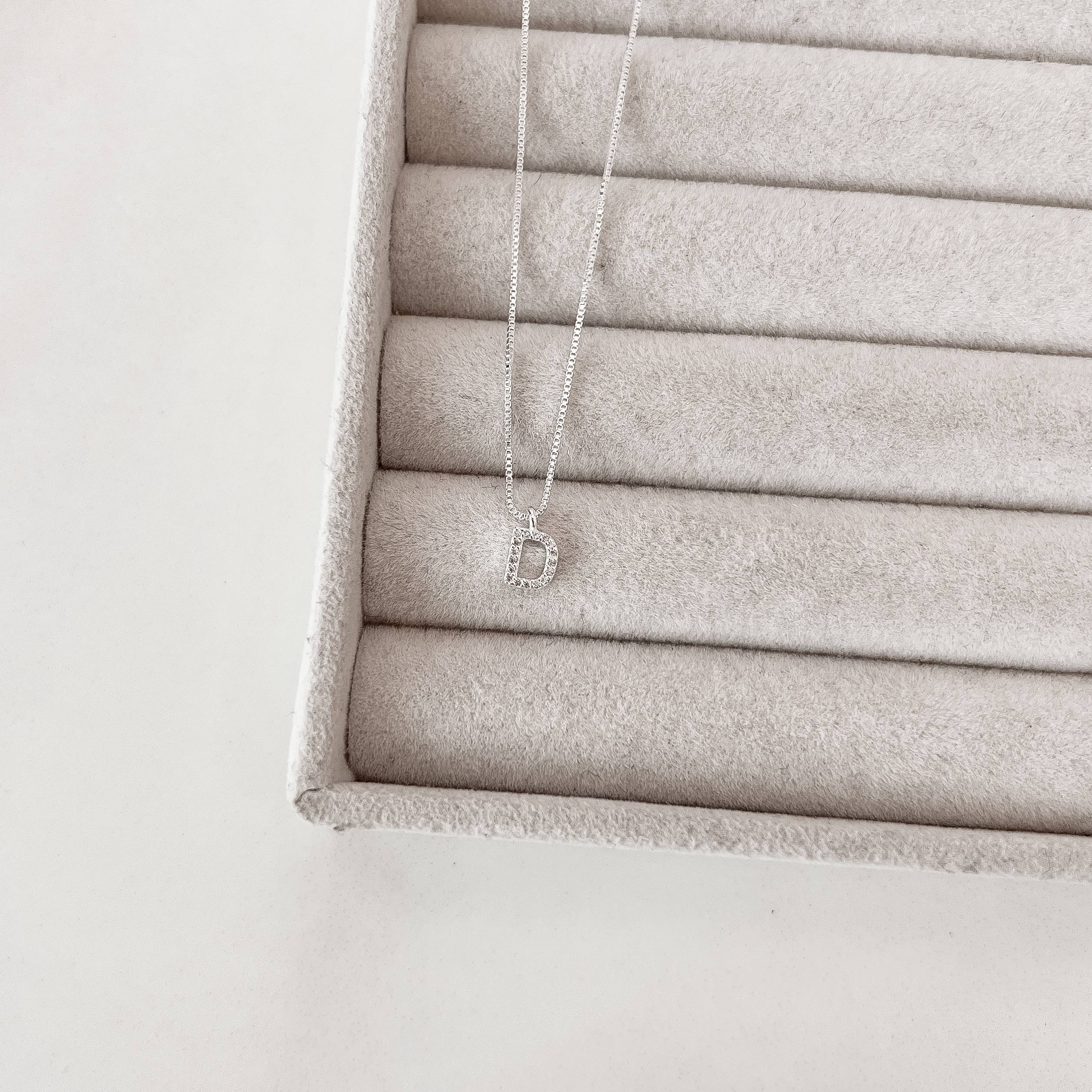 Imagem Secundária Colar pingente letra D cravejada 6mm 40cm