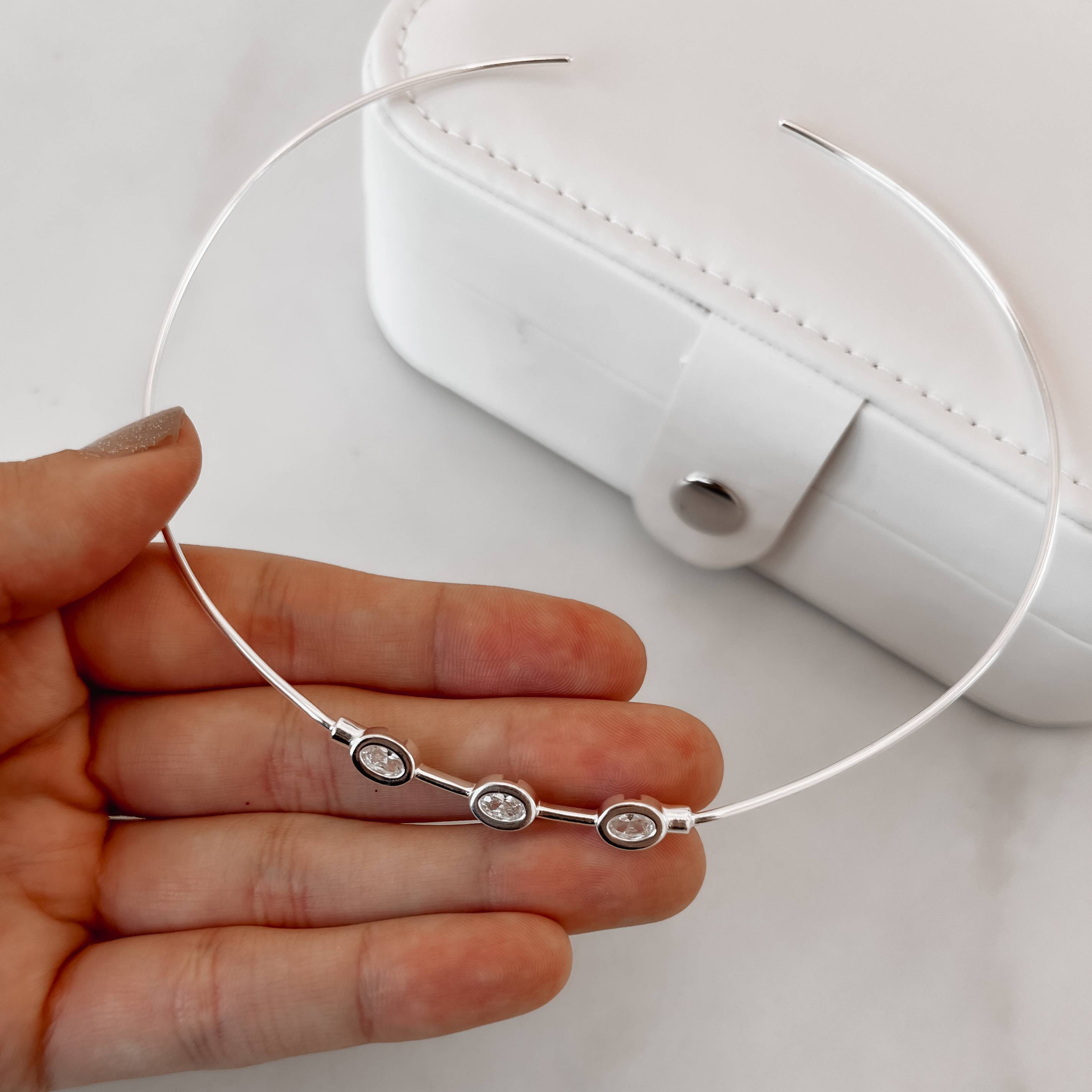 Imagem Secundária Colar aro 3 zircônias ovais aberto