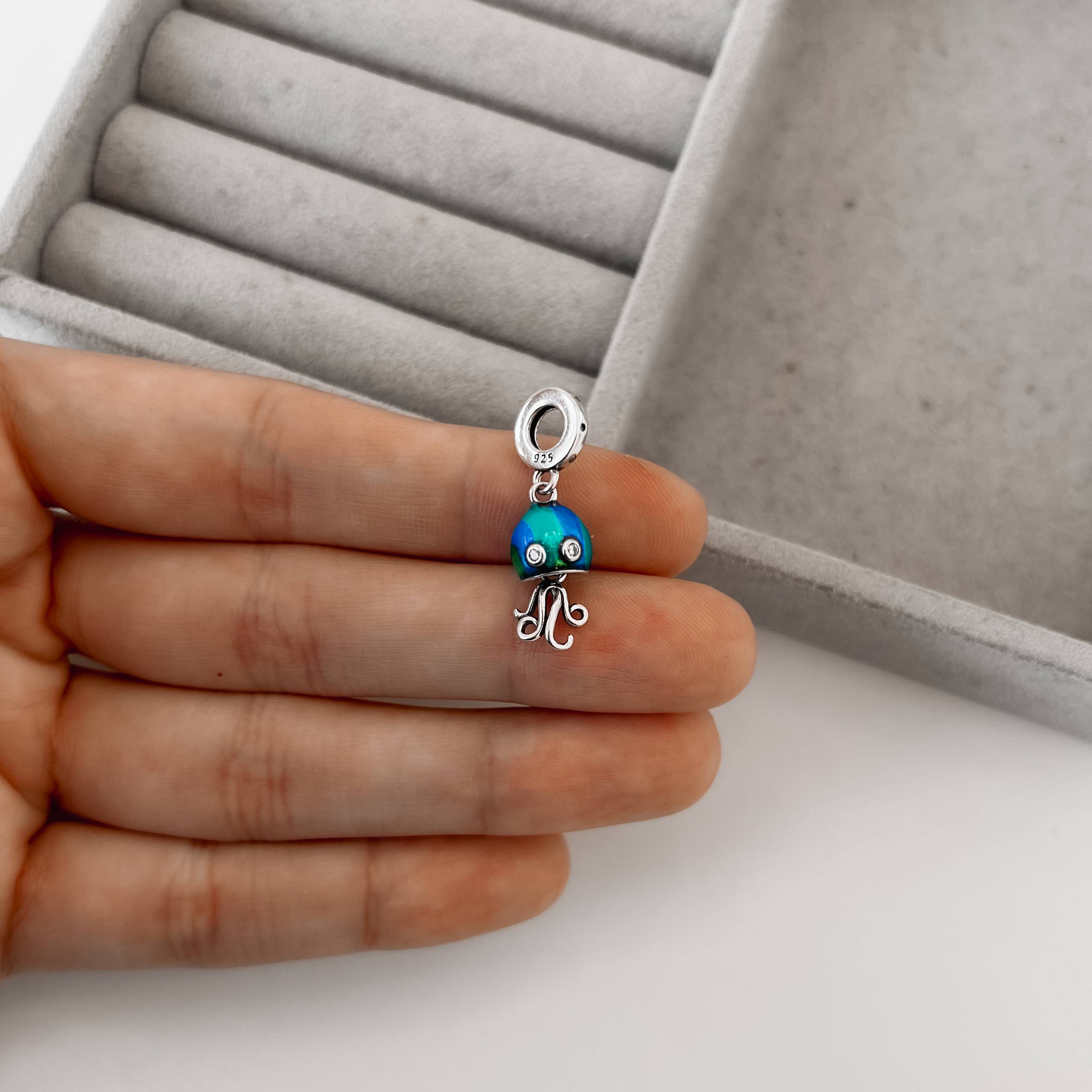 Imagem Secundária Berloque pingente água viva resina 17mm elo cravejado envelhecido