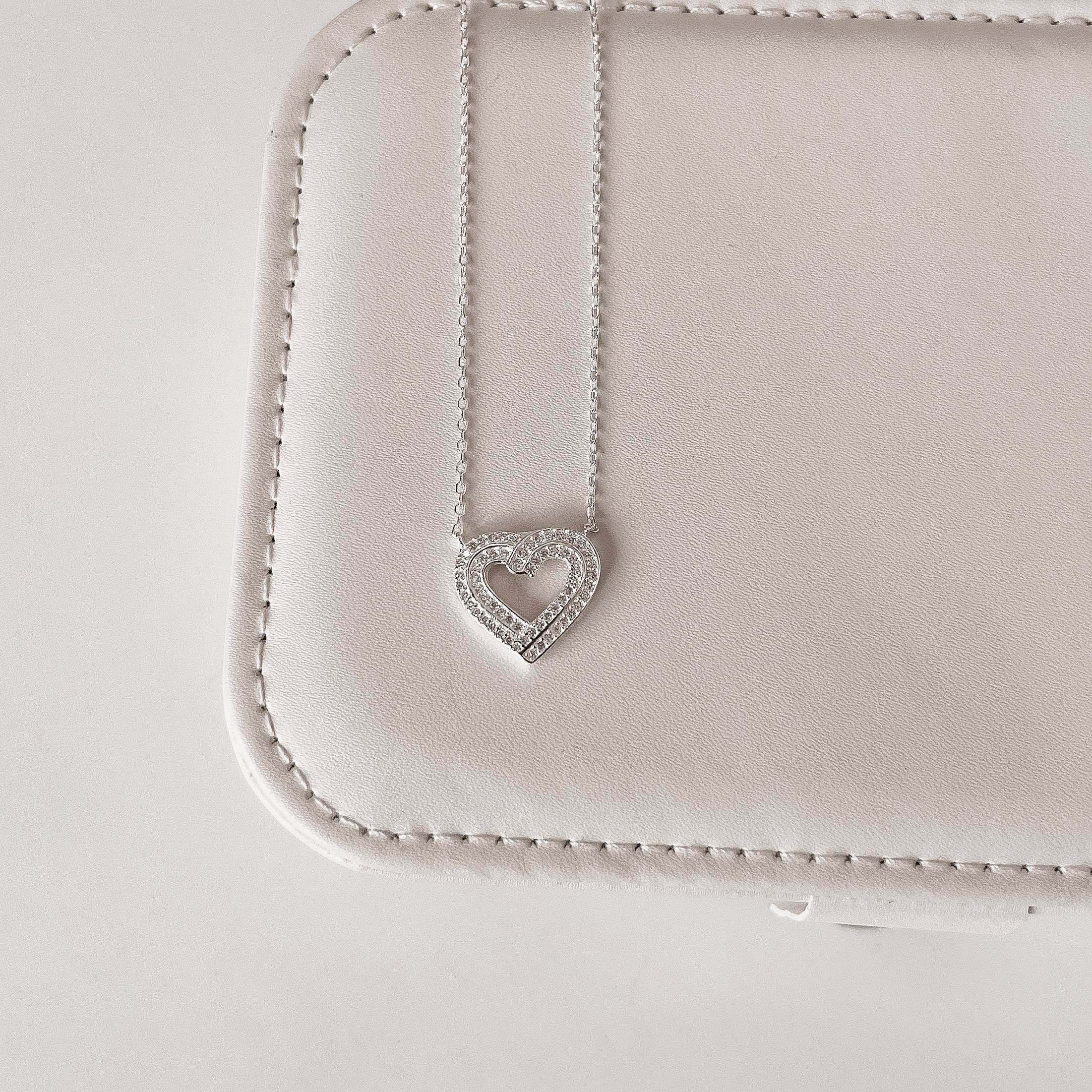 Imagem Colar entremeio coração vazado cravejado 17mm corrente cadeado 40+5cm