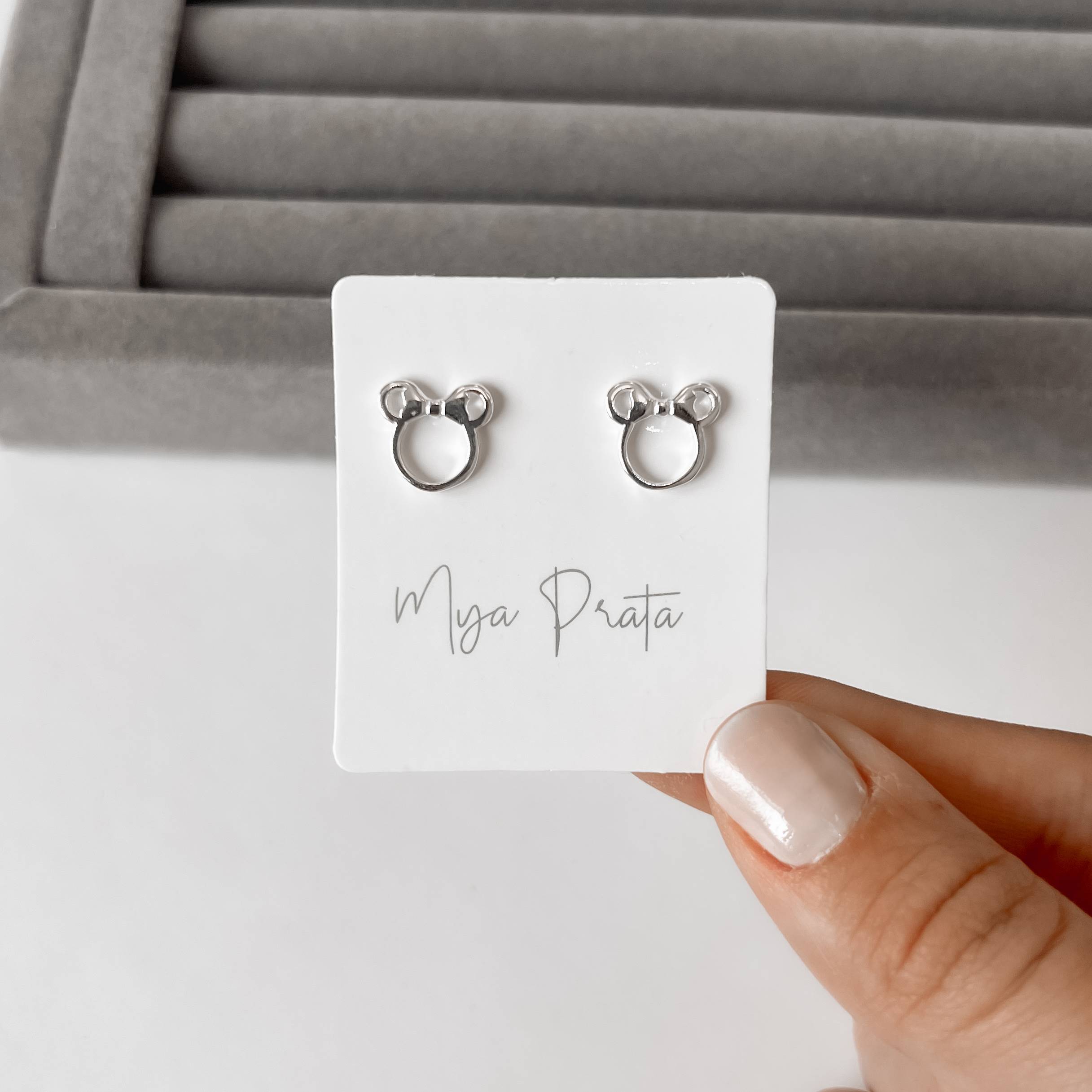 Brinco Minnie vazada 11mm