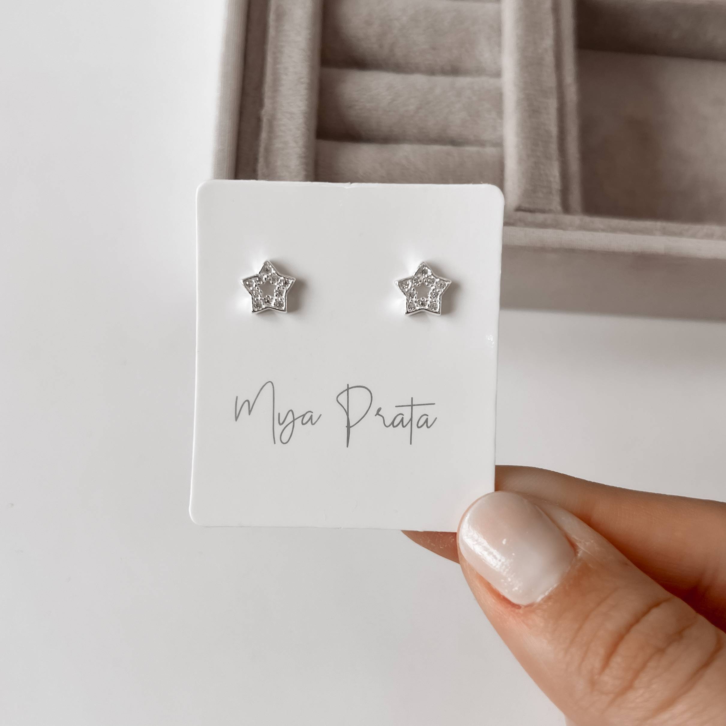 Imagem Secundária Brinco estrela vazada cravejada 7mm
