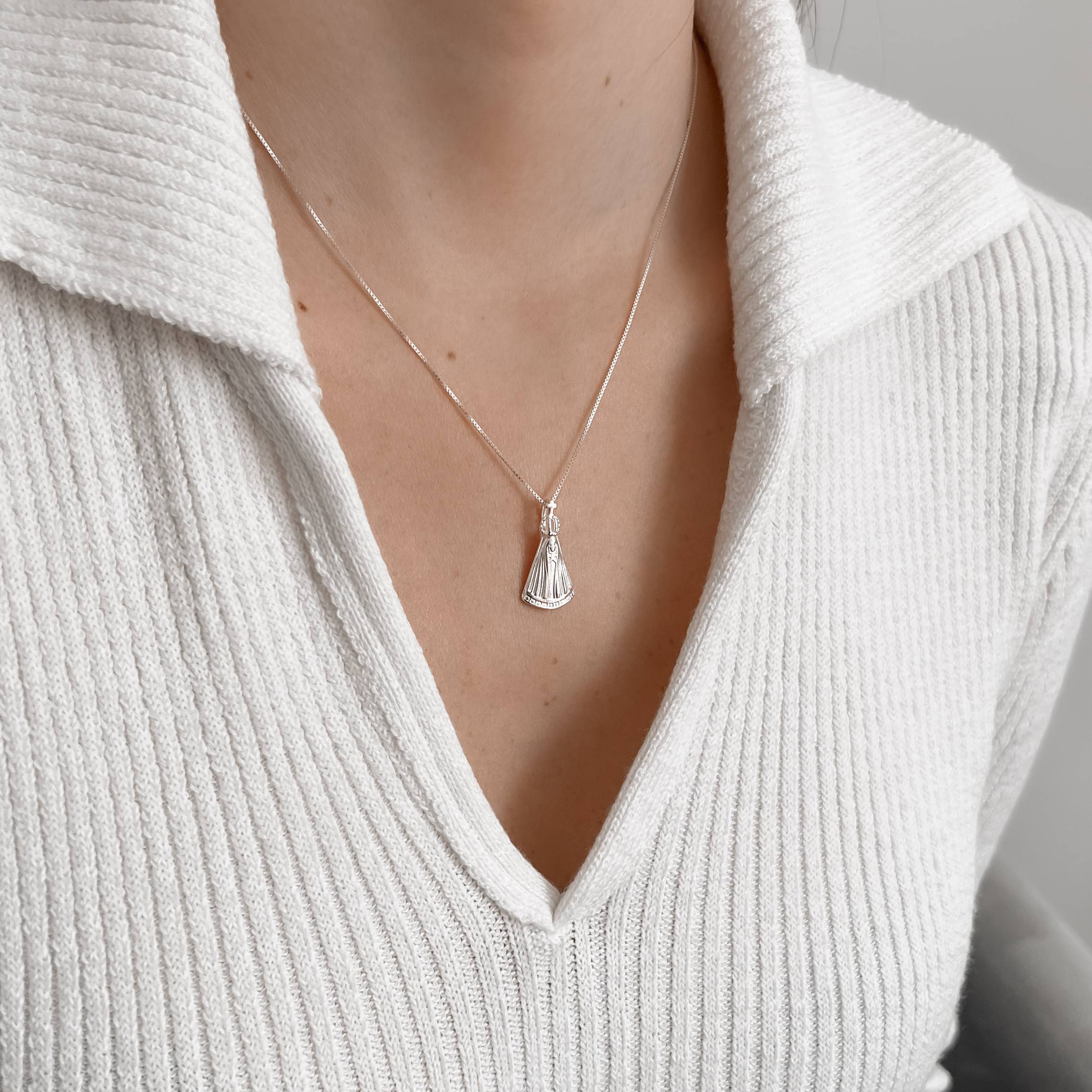 Imagem Colar pingente Nsa. Sra. Aparecida passante 23mm 45cm