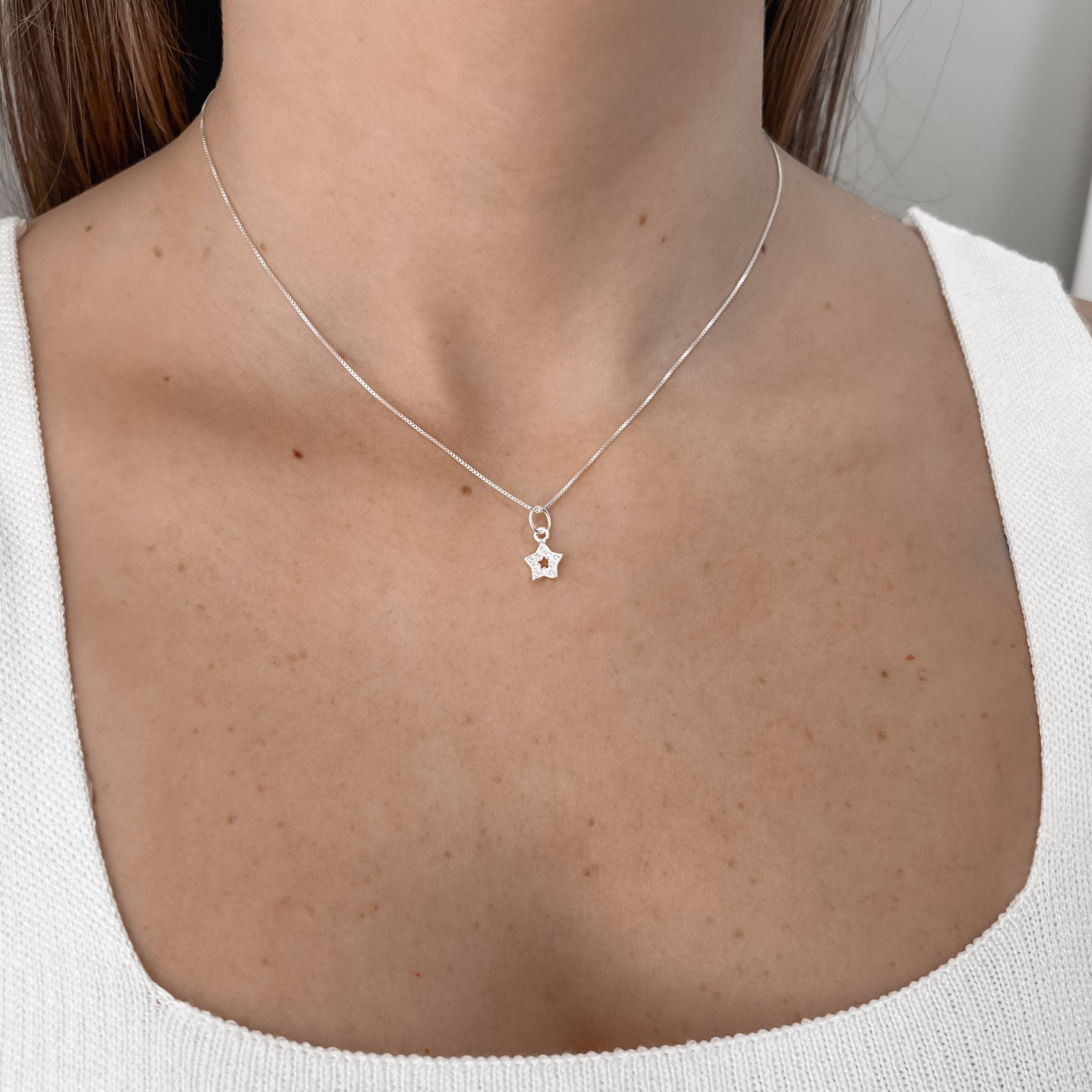 Imagem Secundária Colar pingente estrela vazada cravejada 8mm 40cm