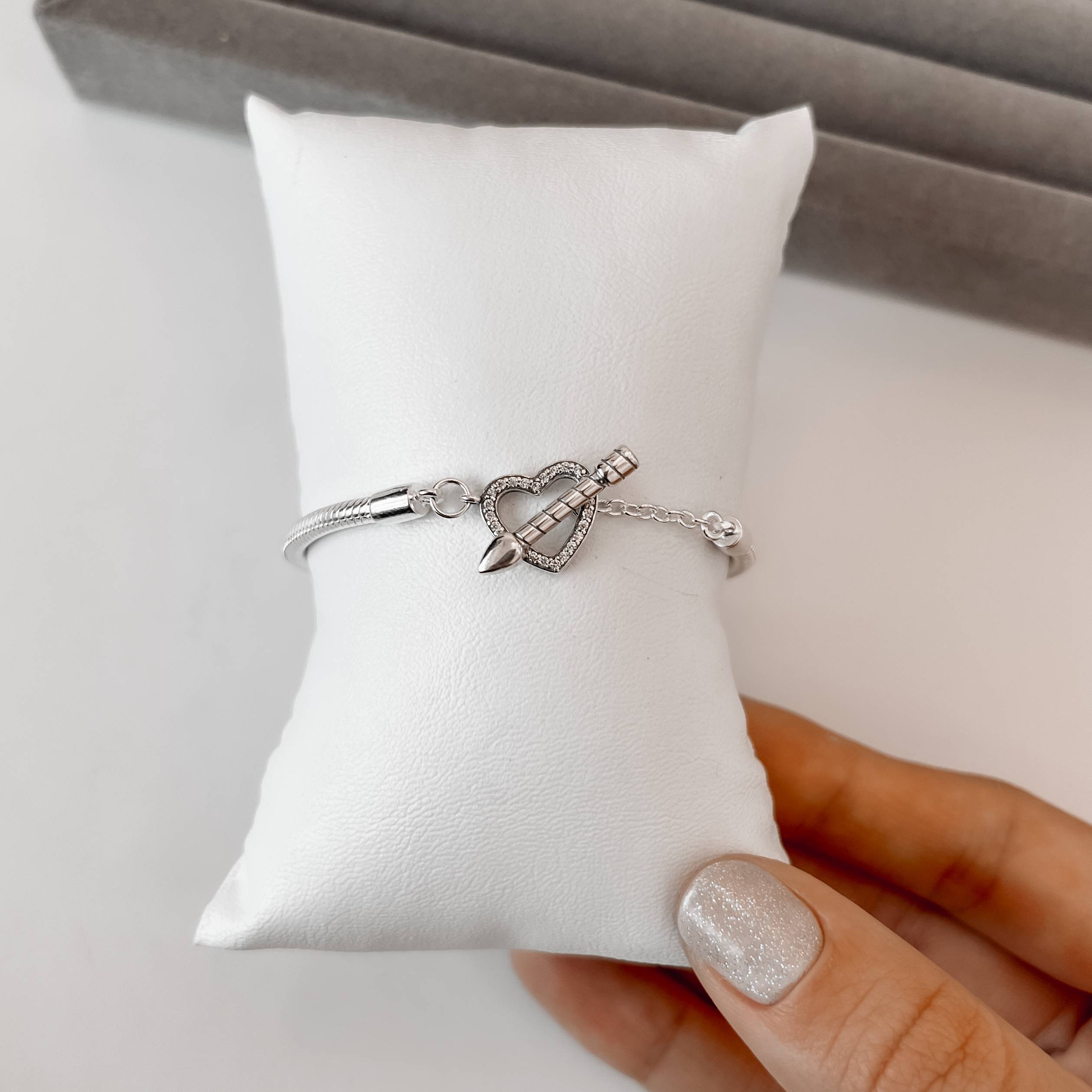 Imagem Pulseira para berloques 2.9 fecho coração vazado cravejado