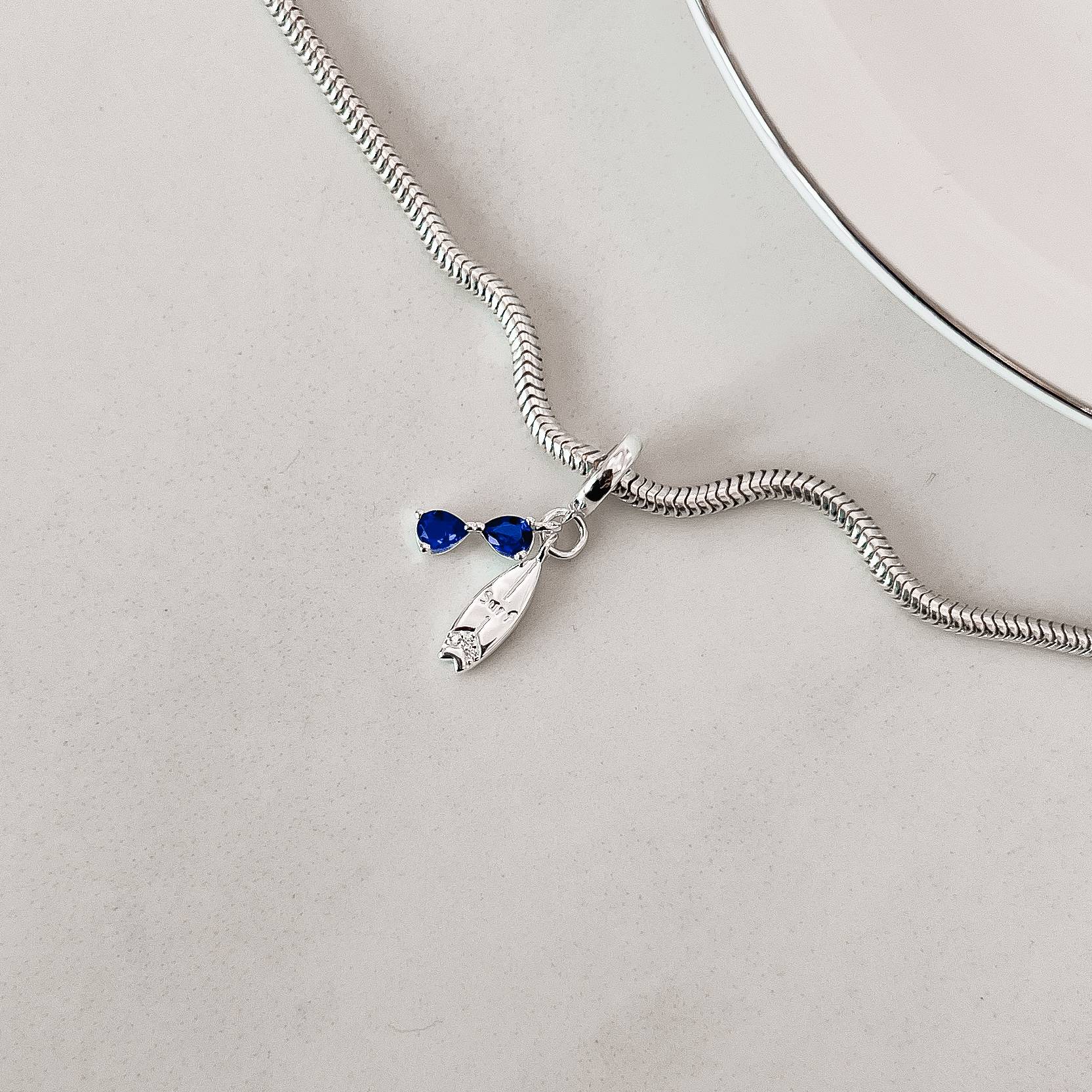 Imagem Secundária Berloque pingentes óculos e prancha de surf cravejados