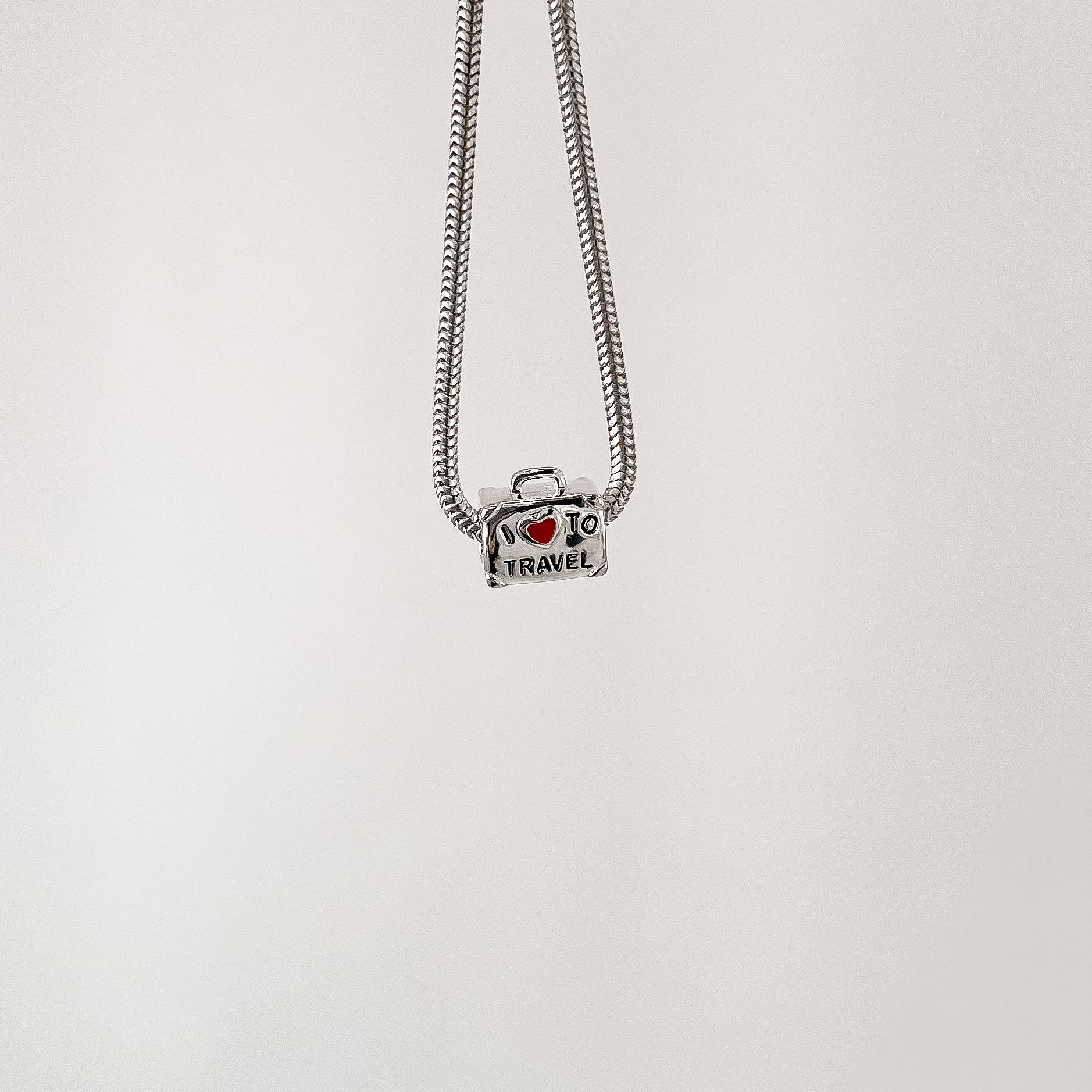 Imagem Berloque separador mala escrito I love to travel resina 11mm envelhecido