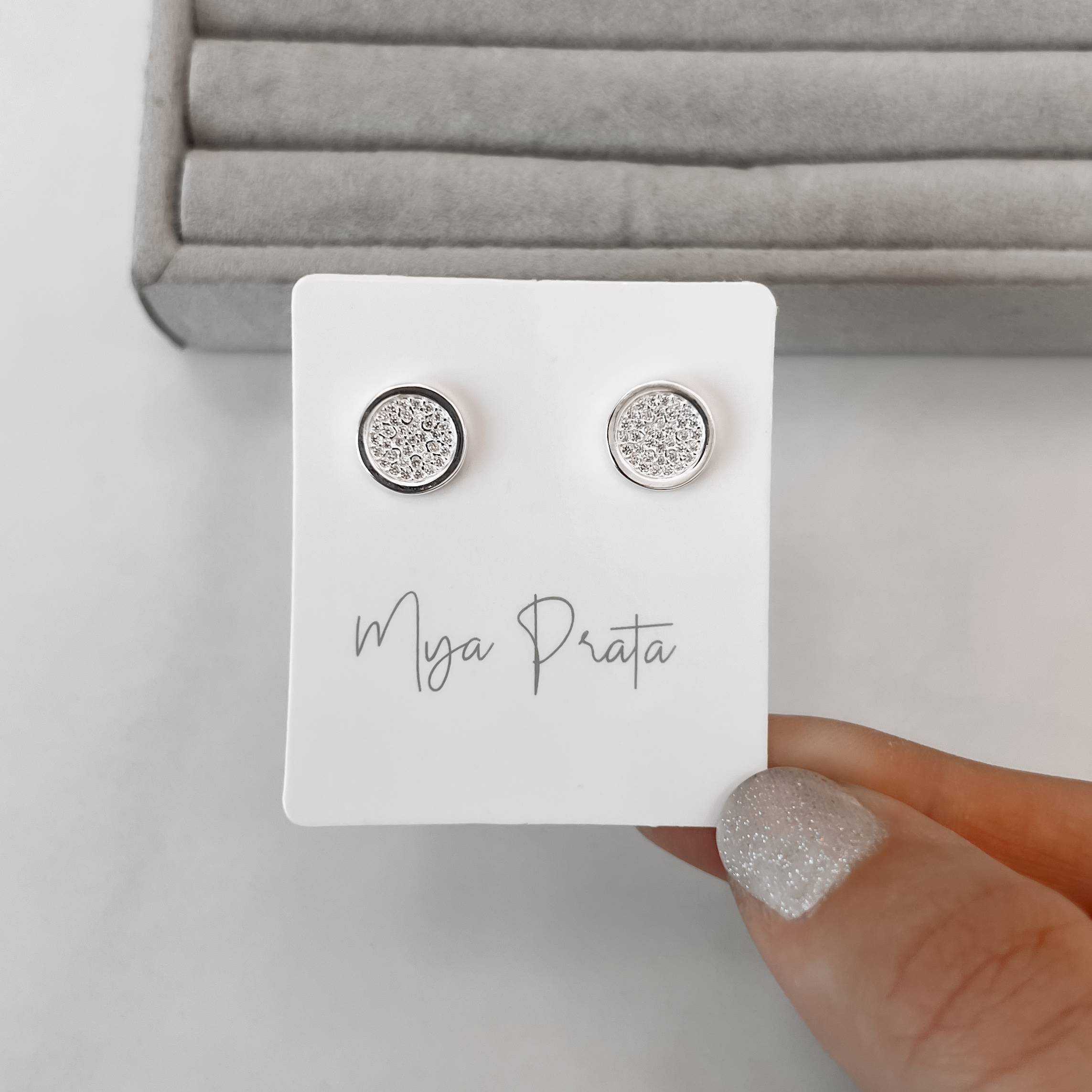 Imagem Secundária Brinco circulo com meio cravejado 10mm