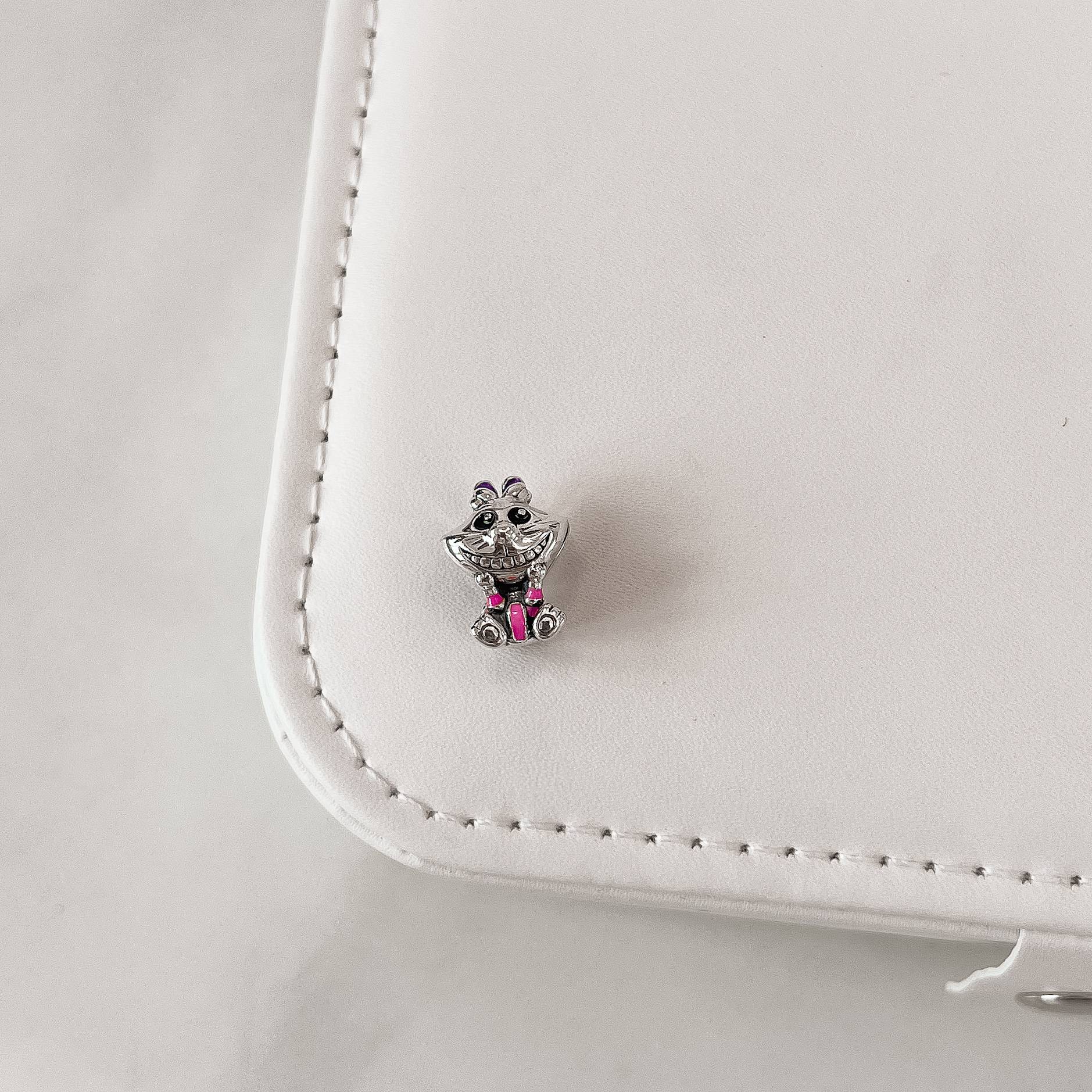 Imagem Secundária Berloque separador Gato de Cheshire resina 15mm envelhecido