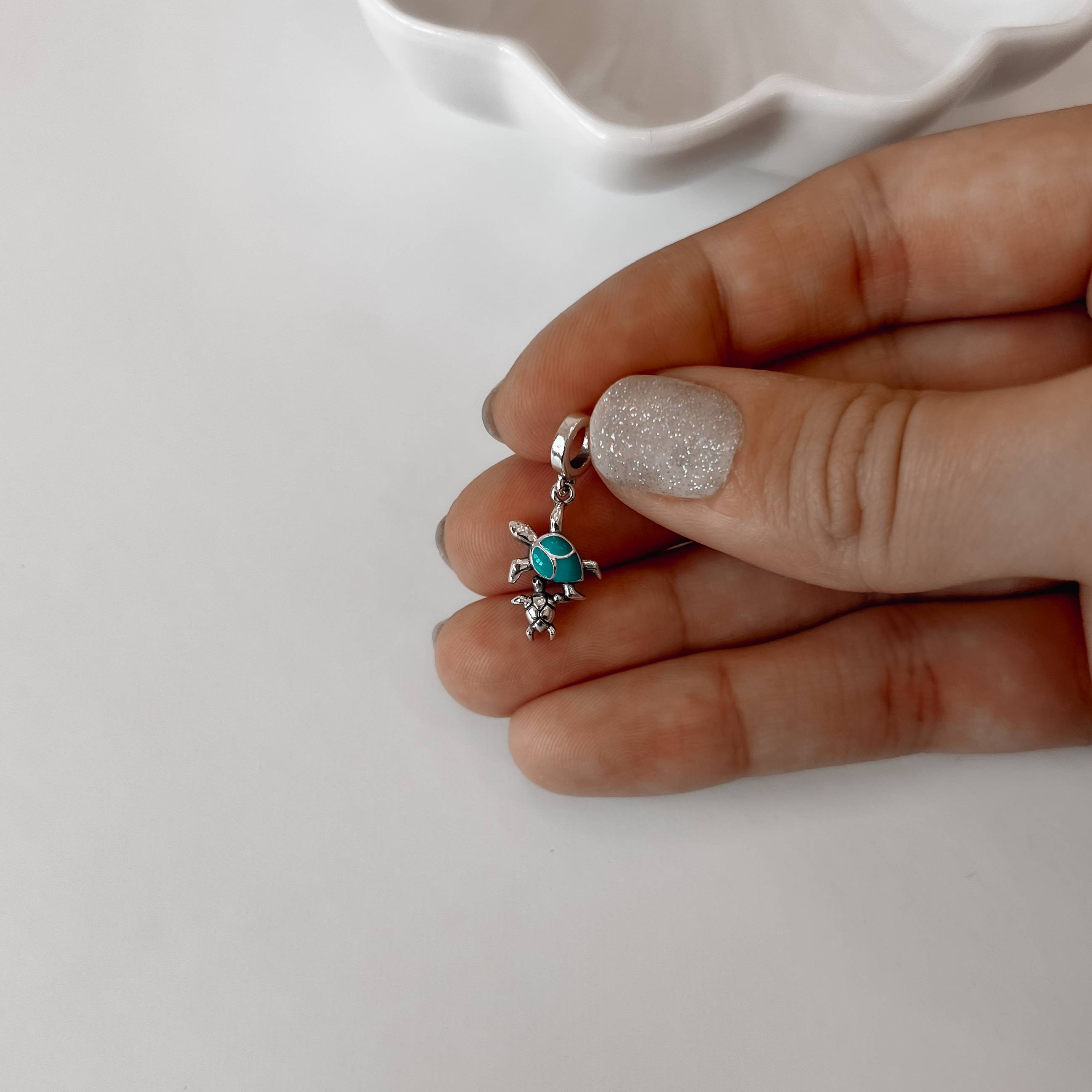 Imagem Secundária Berloque pingente tartarugas resina 15mm envelhecido