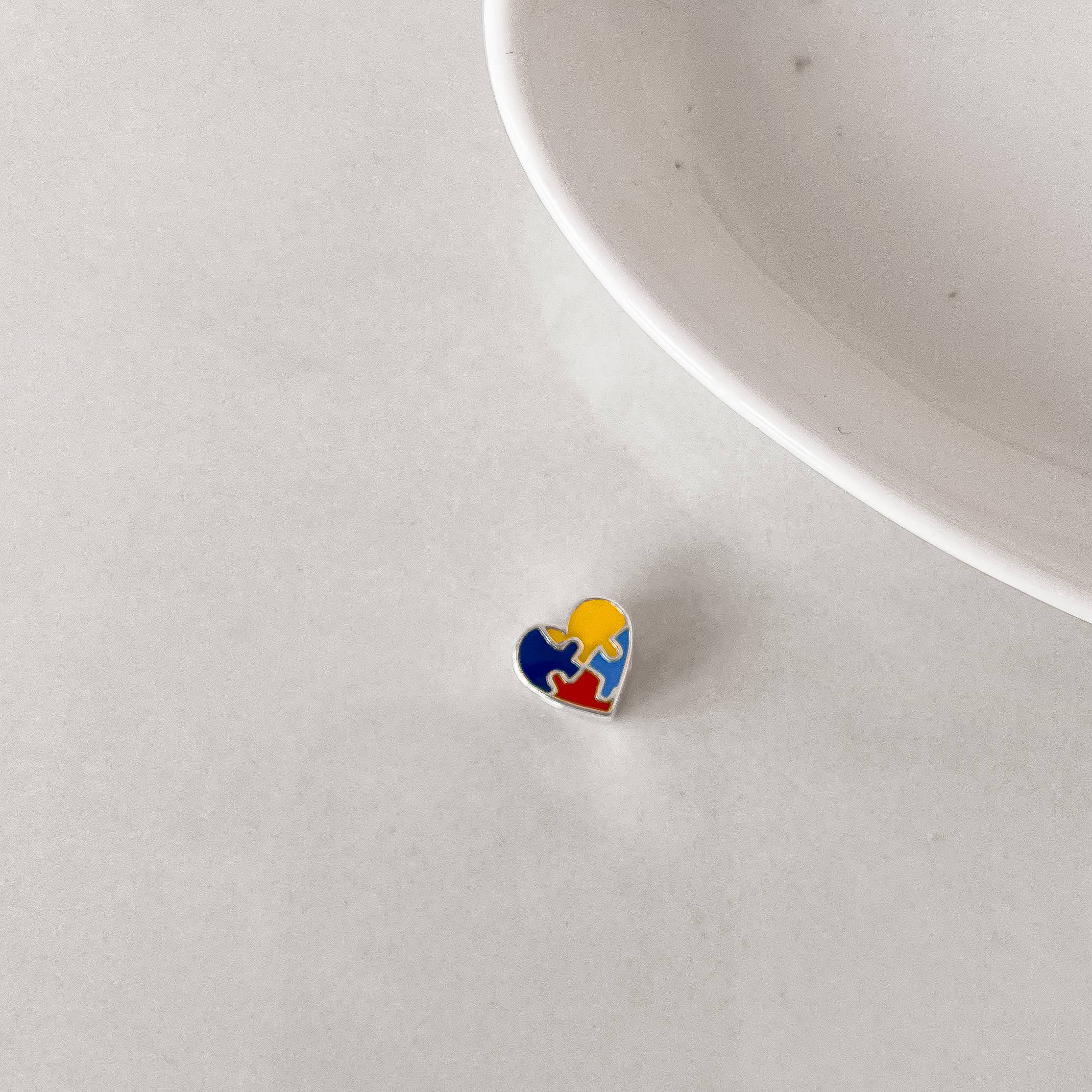 Berloque separador coração símbolo autismo 11mm resina