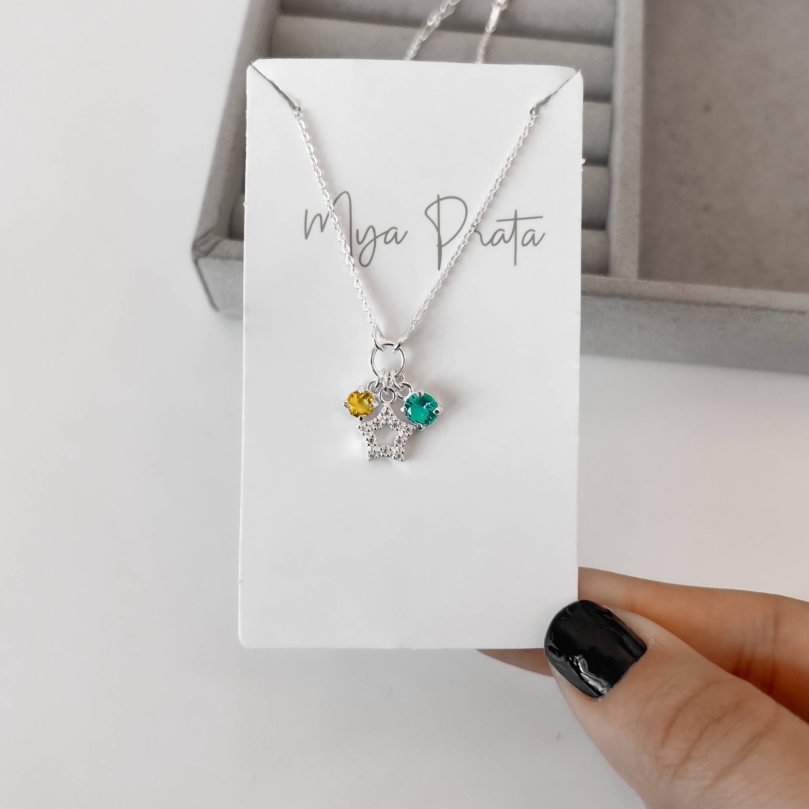 Imagem Secundária Colar entremeio círculo pingentes estrela vazada cravejada, zircônias amarela e acqua corrente cadeadinho 40+5cm