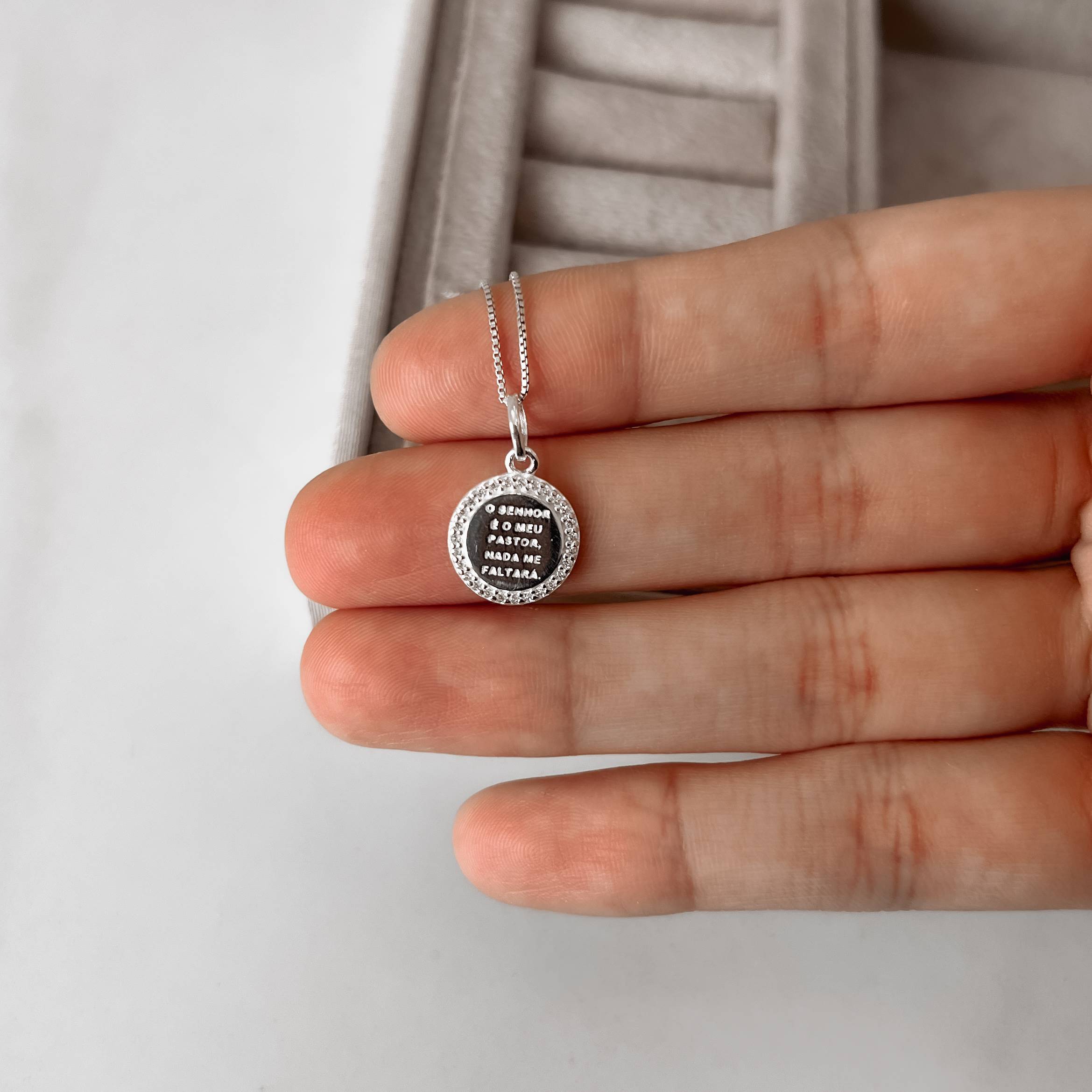Imagem Colar pingente medalha Salmo 23:1 cravejado 12mm 45cm
