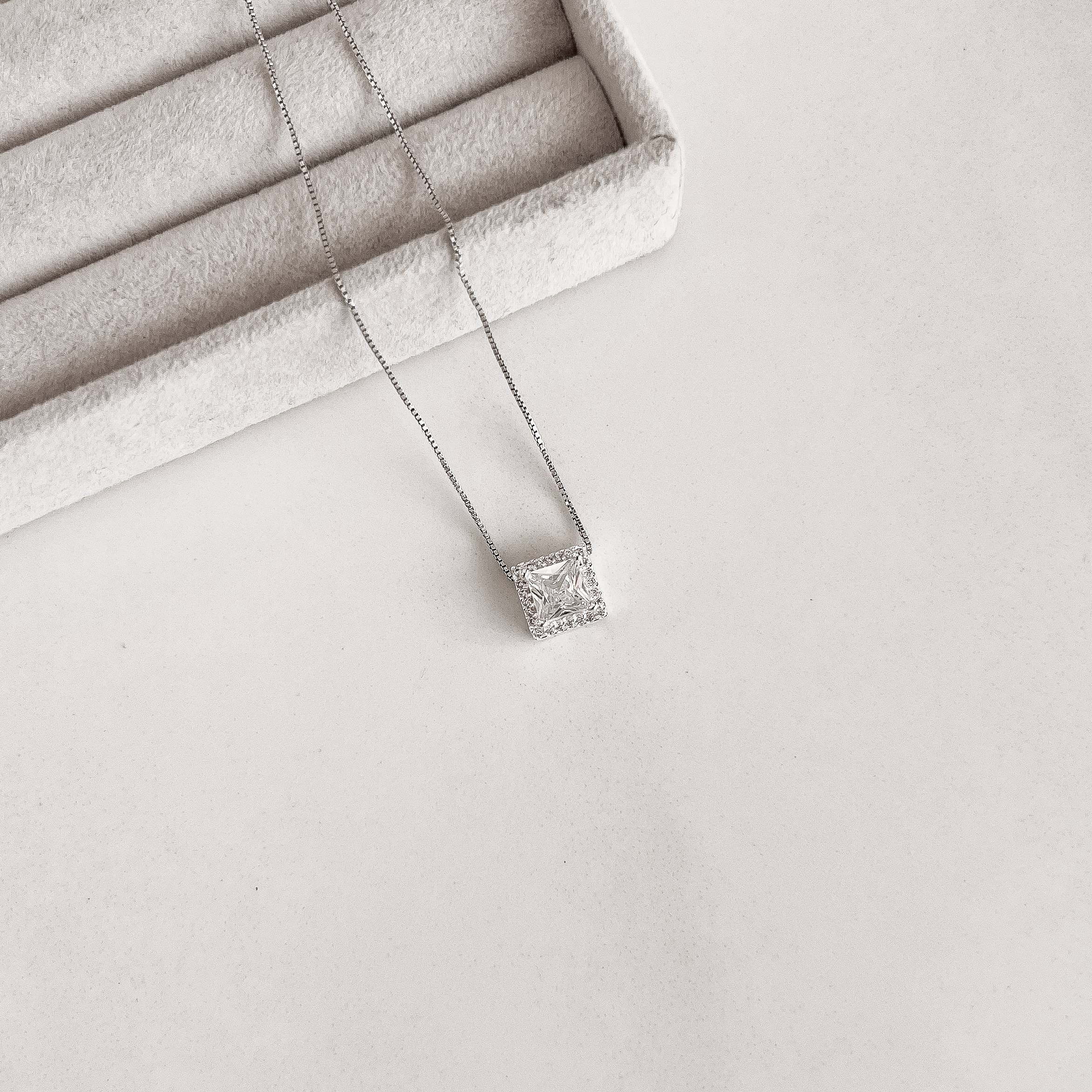 Imagem Colar zircônia quadrada com cravejado 9mm 45cm