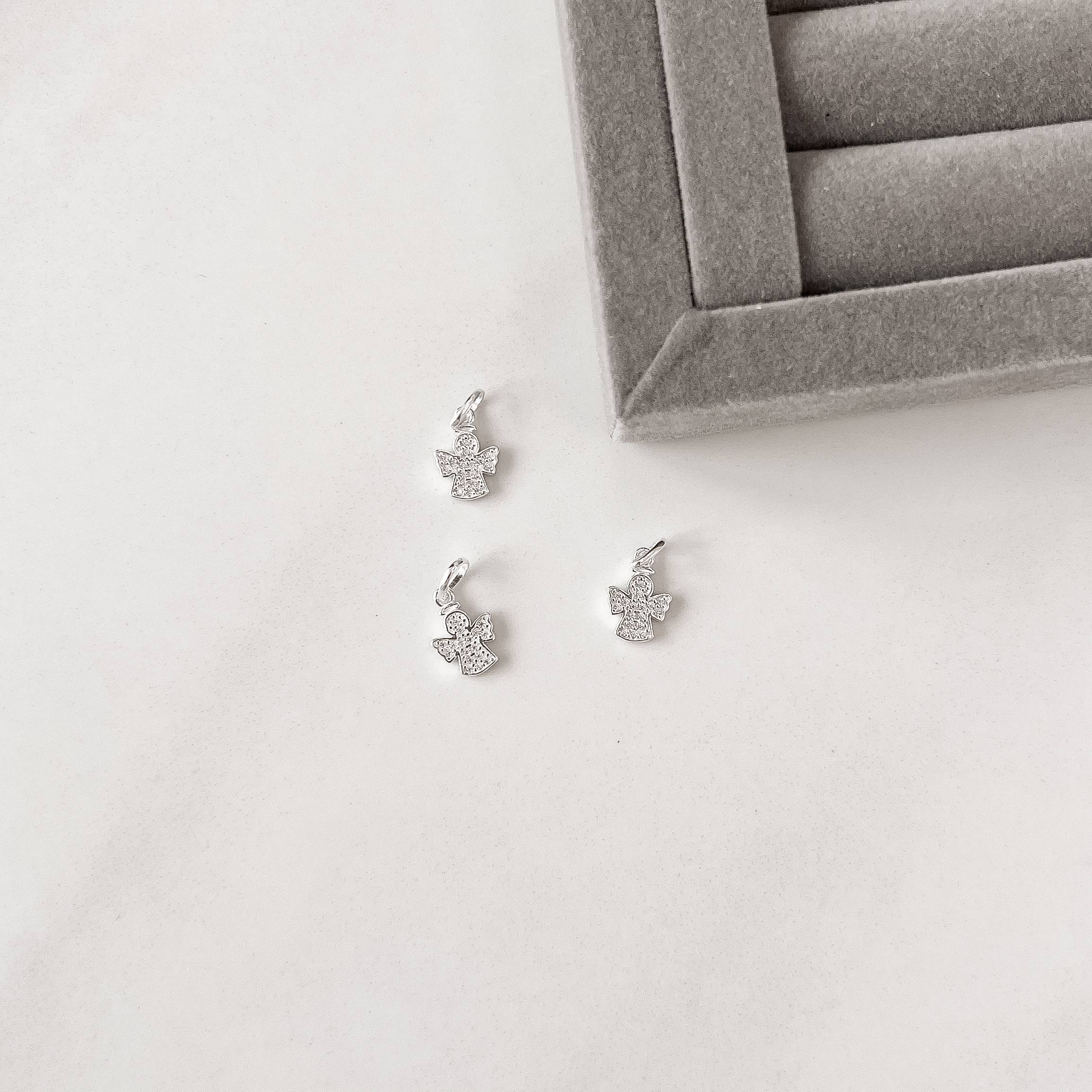 Pingente anjo cravejado 10mm