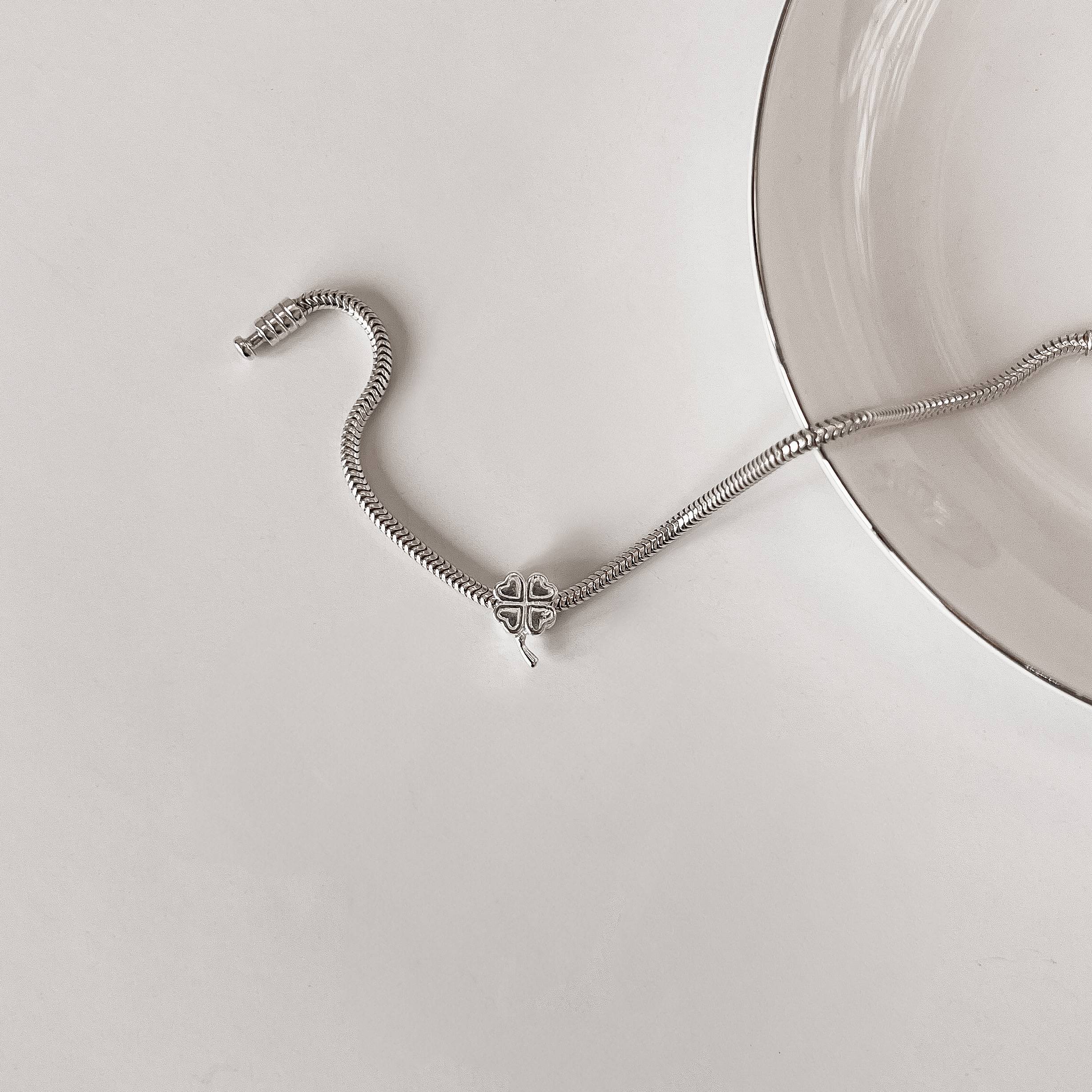 Imagem Secundária Berloque separador trevo 12mm